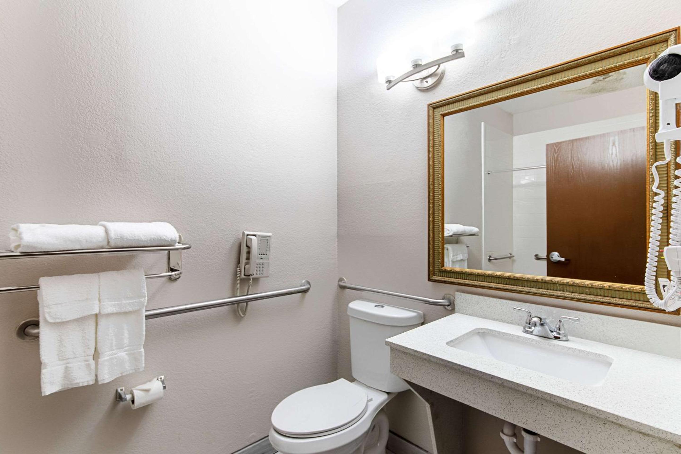 King Suite - Accessible/Non-Smoking - Photo 8