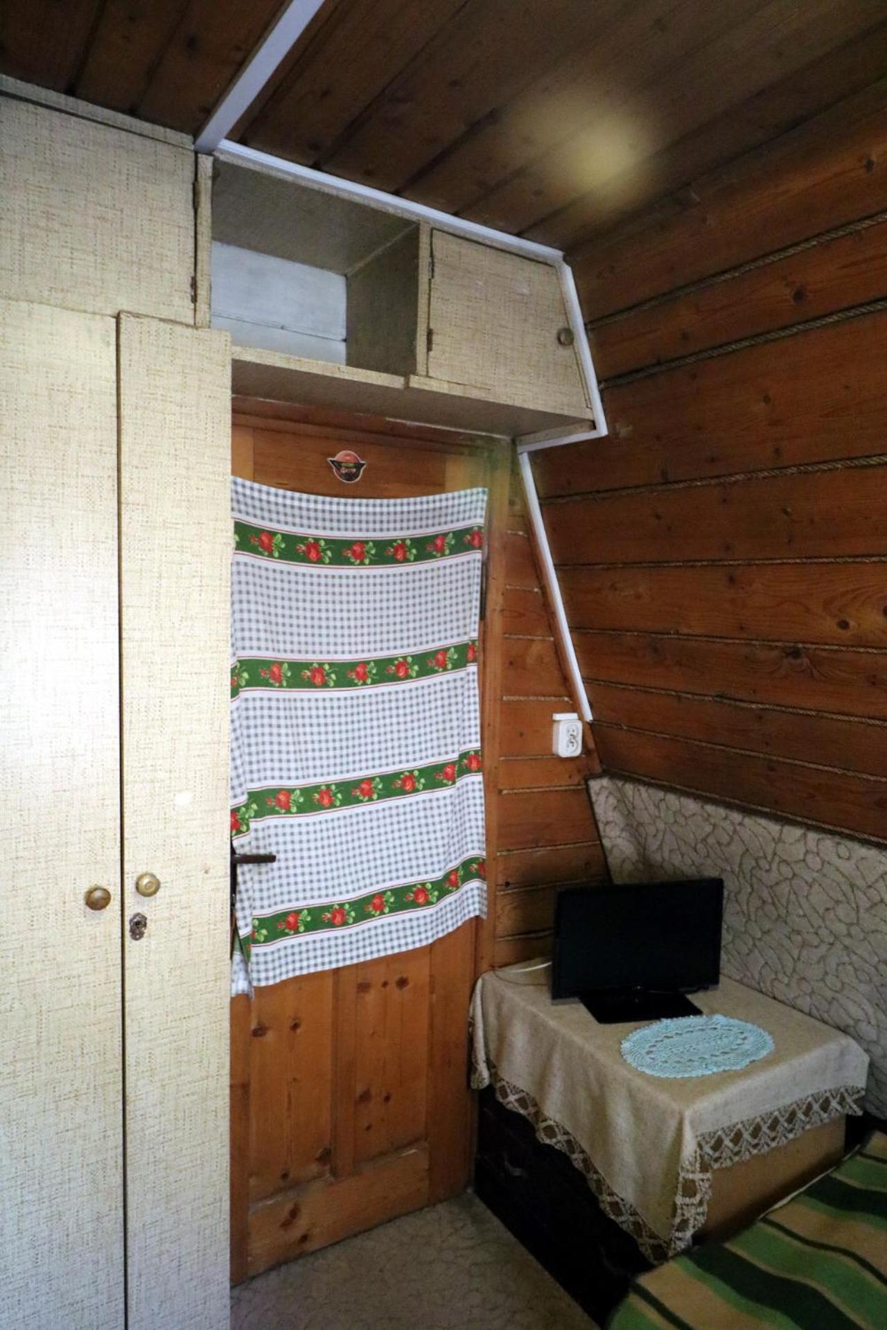 Double Room with Shared Bathroom photo 3
