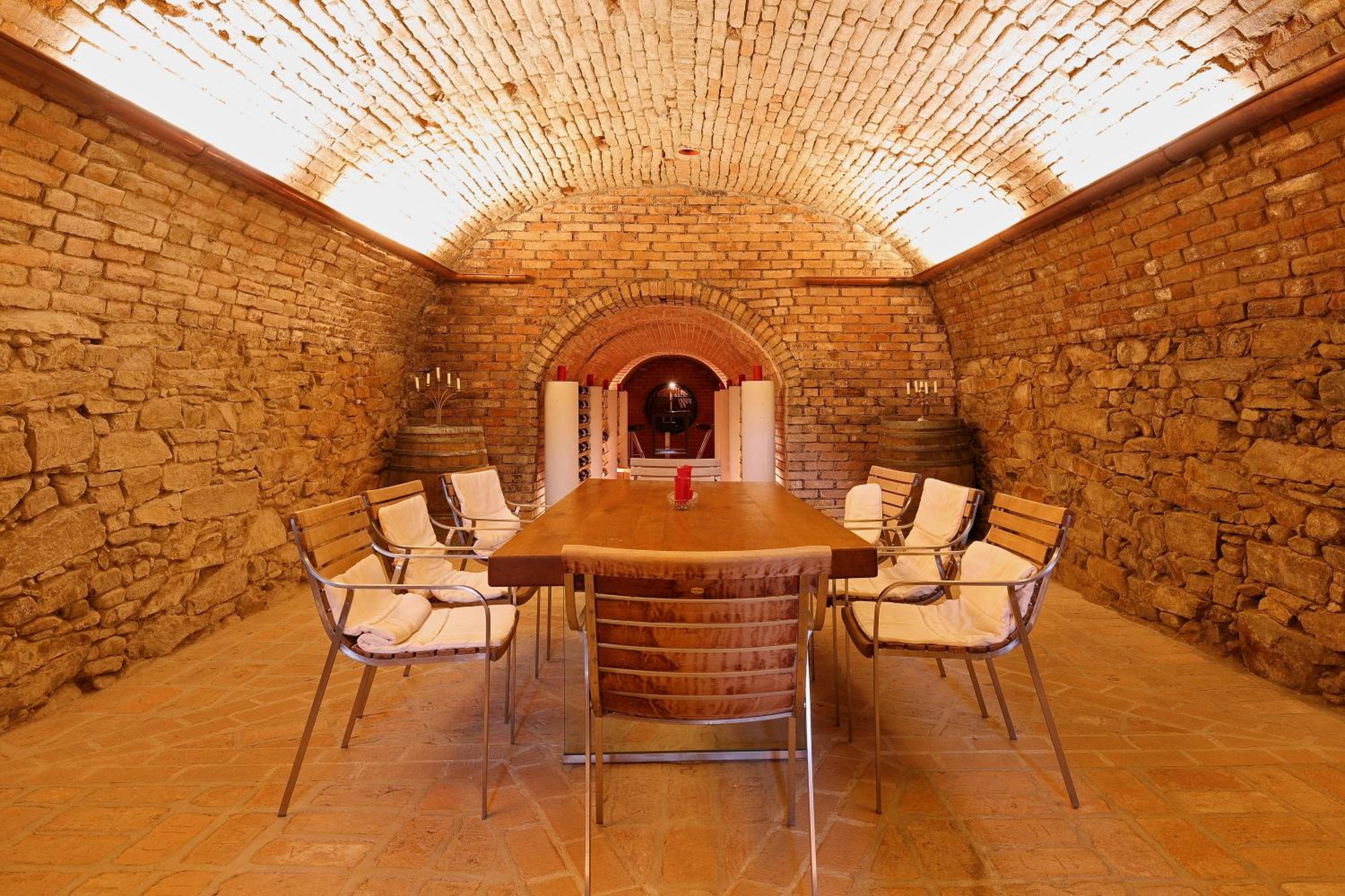 Junior Suite with Balcony - Photo 8