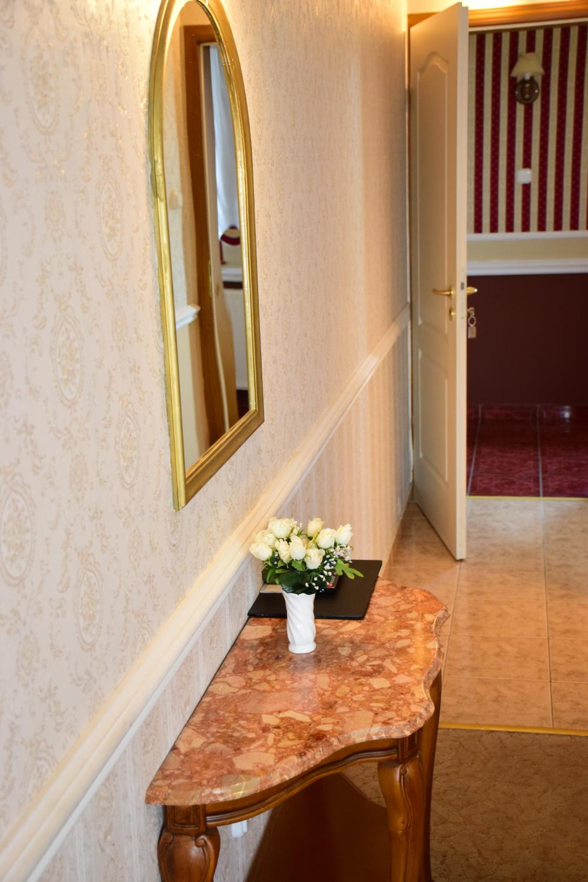 Standard Queen Room - Building B - Photo 2