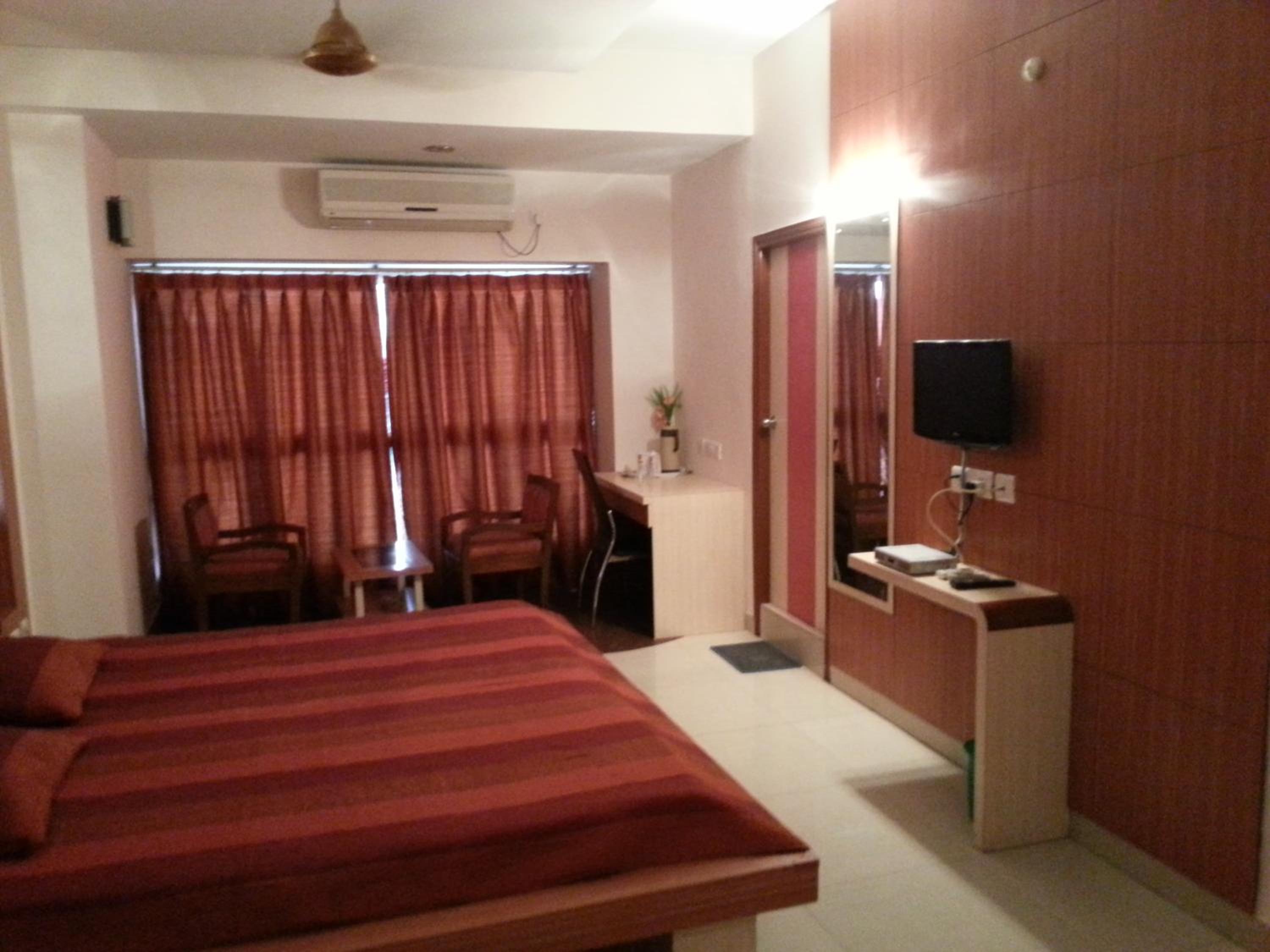 Executive Suite - Photo 5