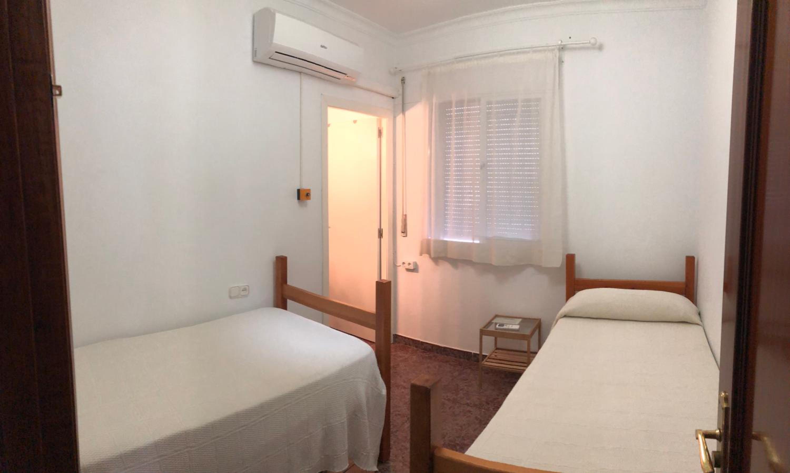 Twin Room with Bathroom photo 2