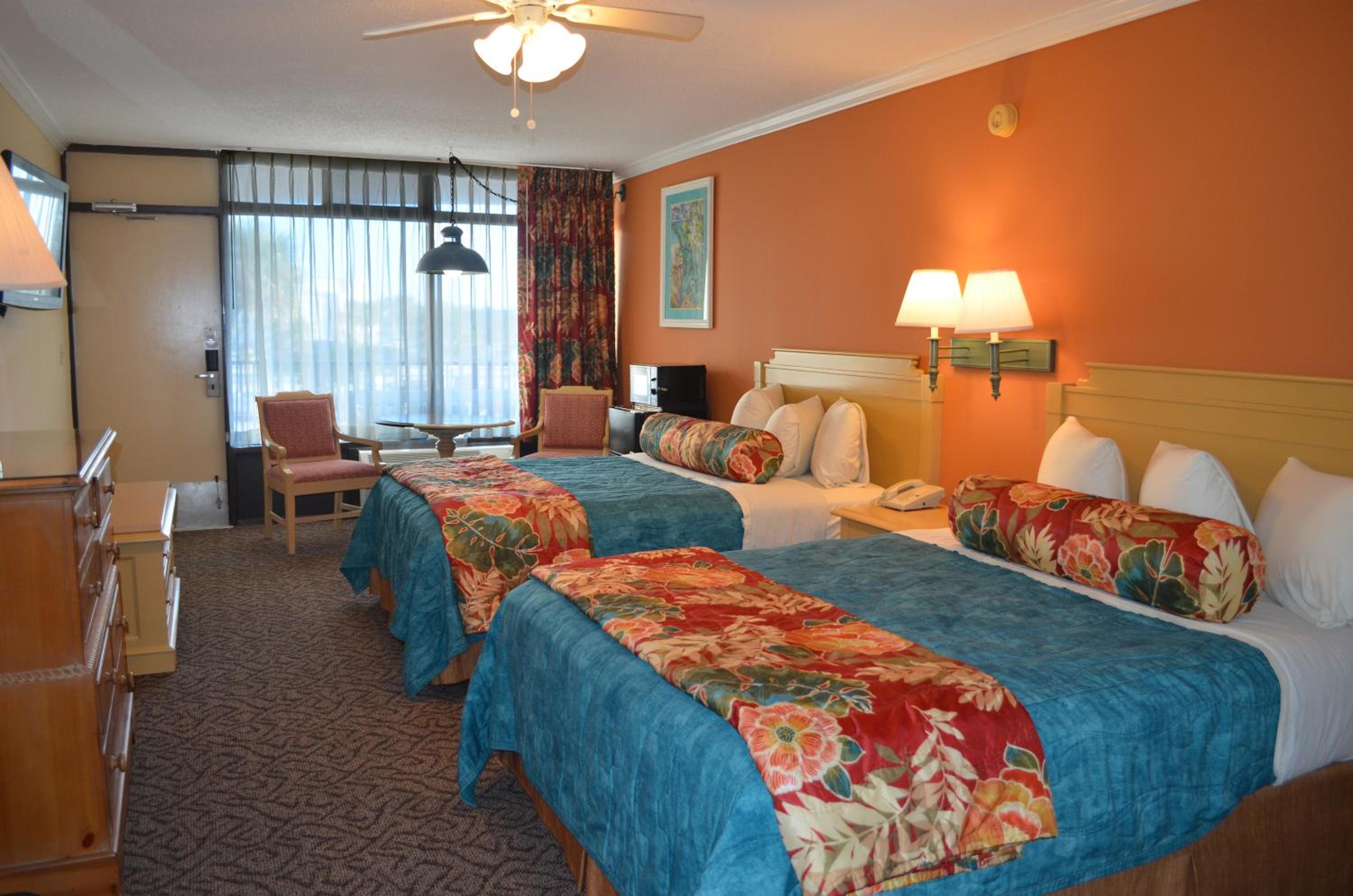 Standard Room With Two Queen Beds - Non-Smoking - Photo 1