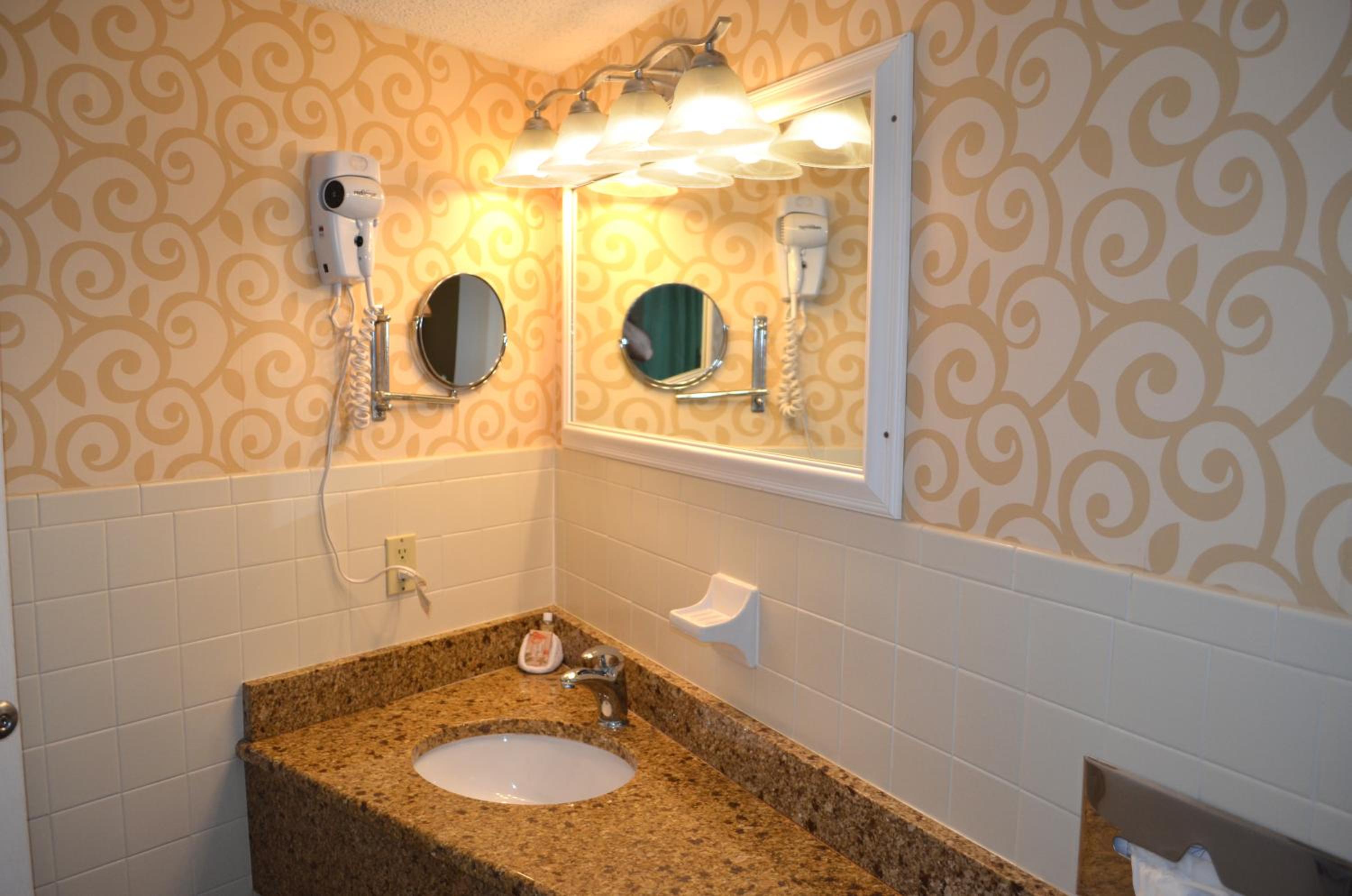 Standard Room With Two Queen Beds - Non-Smoking - Photo 3