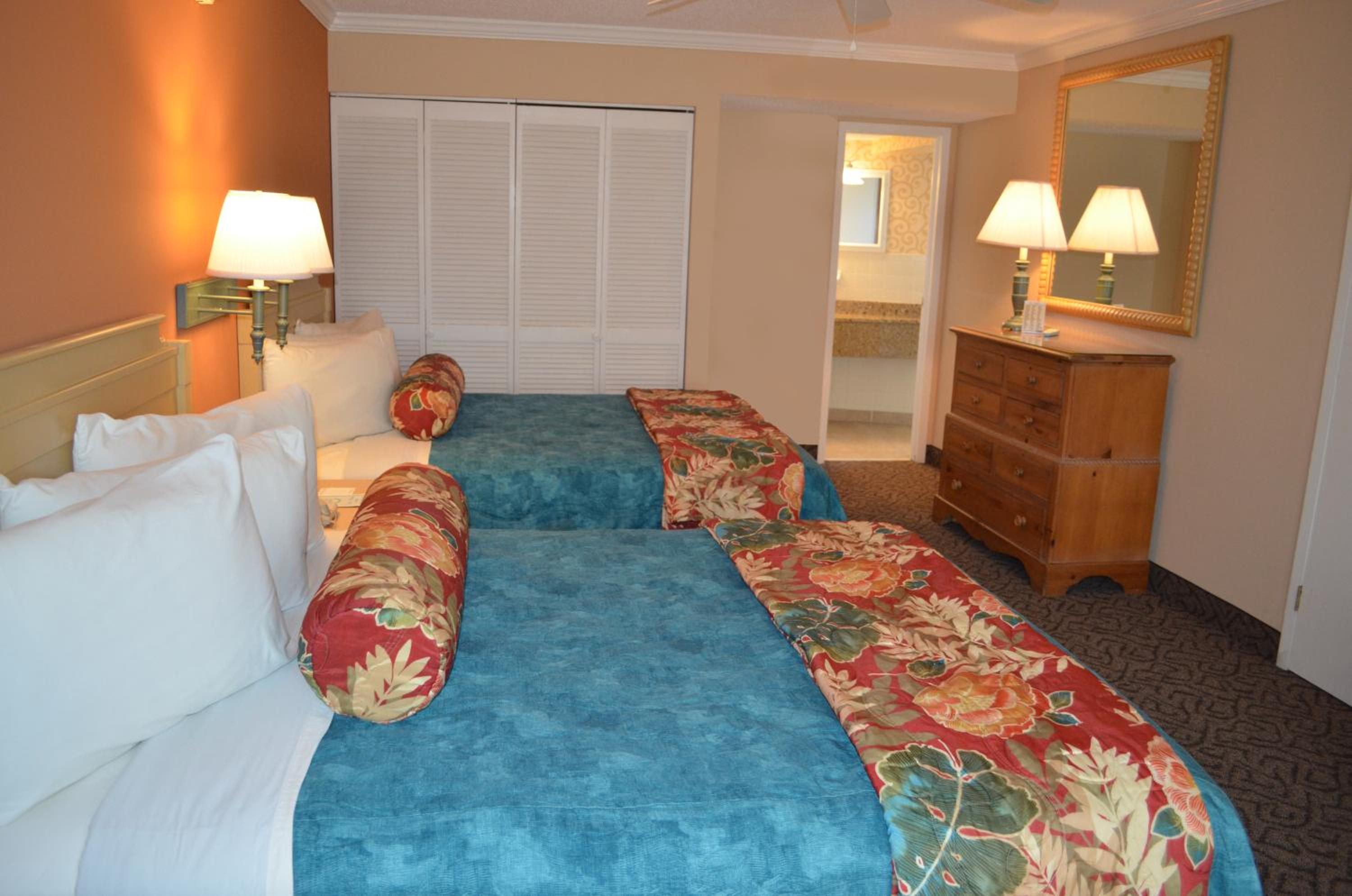 Standard Room With Two Queen Beds - Non-Smoking - Photo 2