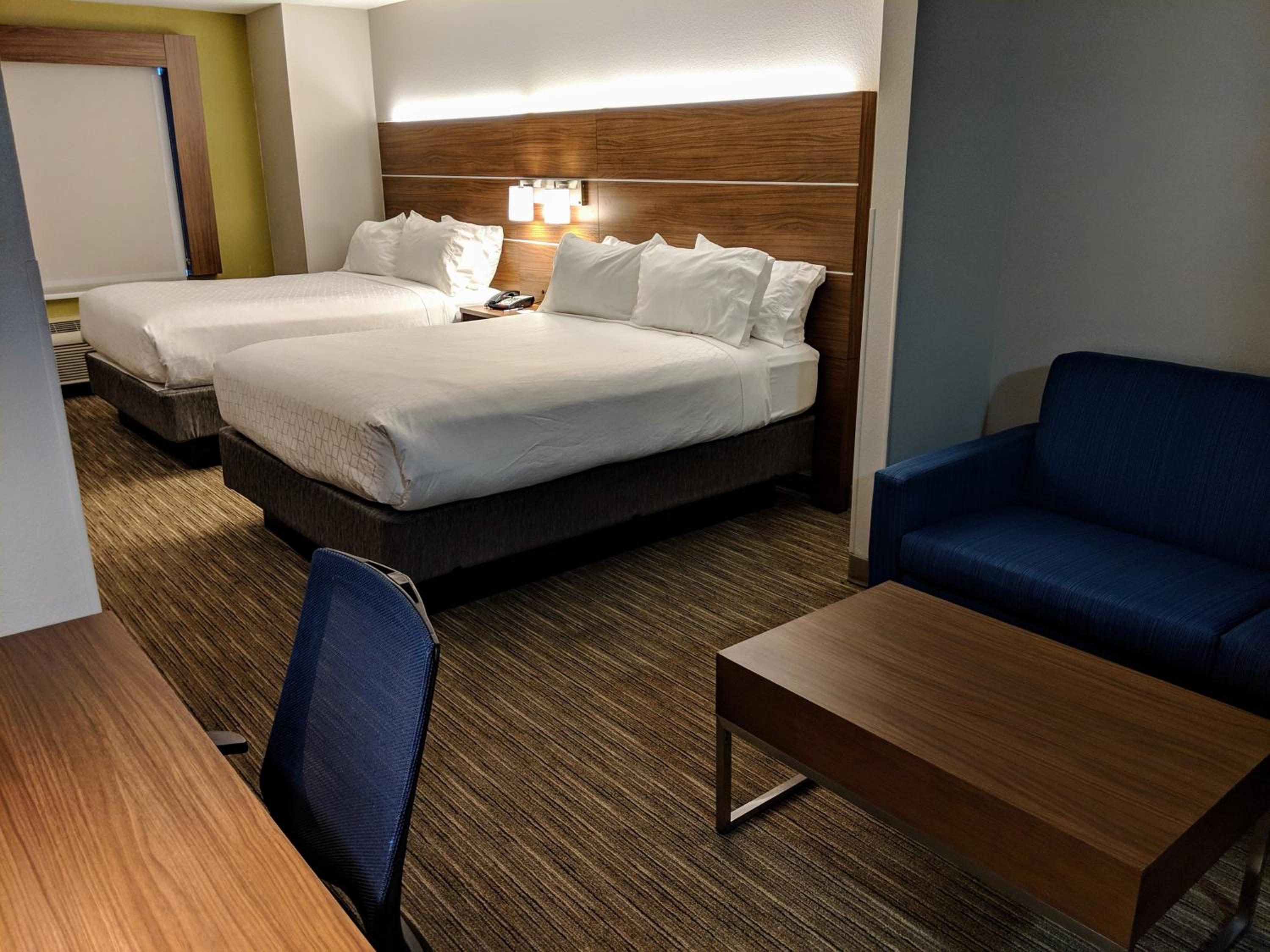 Queen Suite with Two Queen Beds