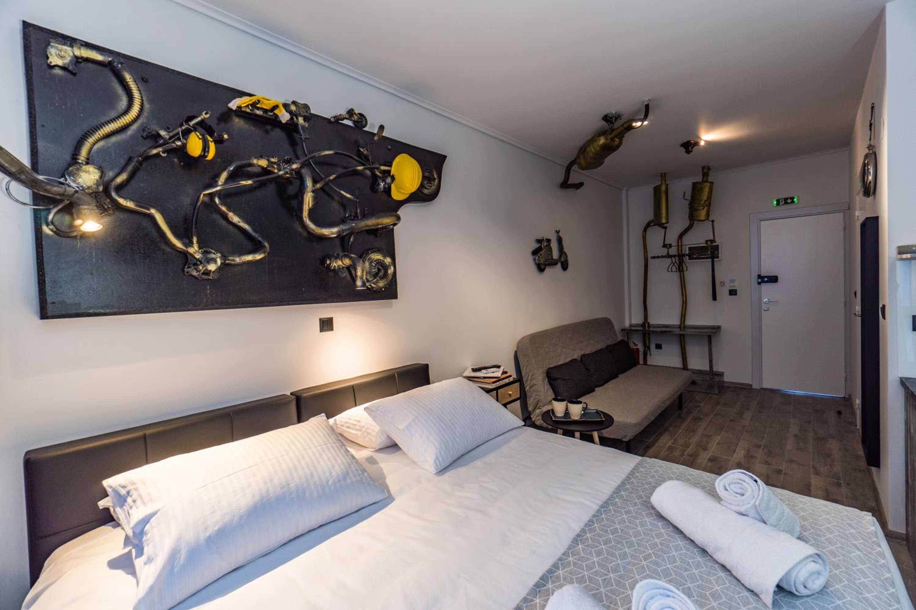 One-Bedroom Apartment - Photo 2