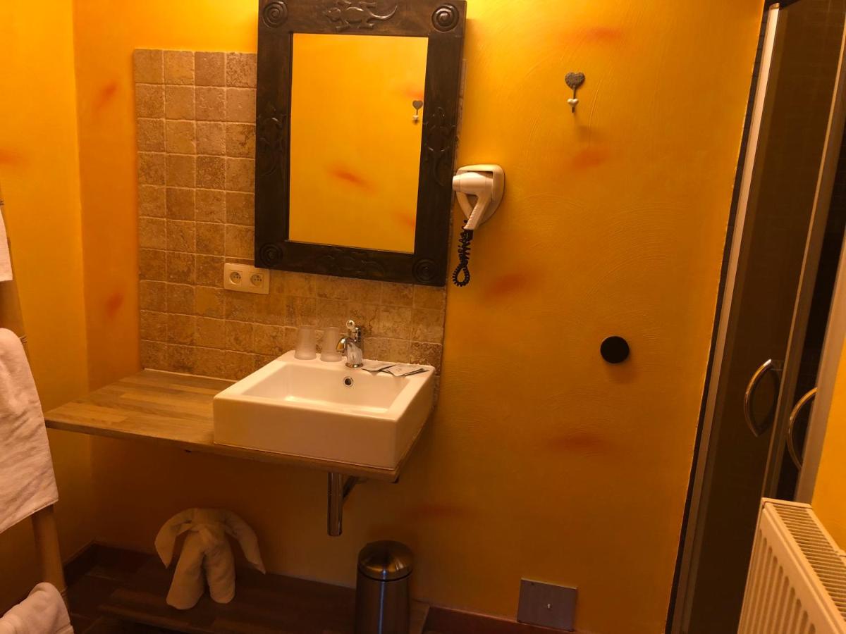 Family Room with Private Bathroom photo 1