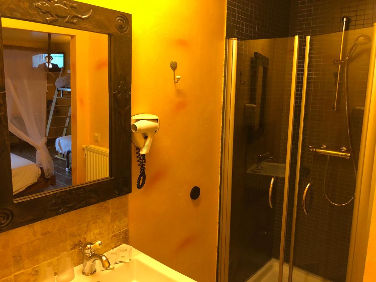Family Room with Private Bathroom photo 2