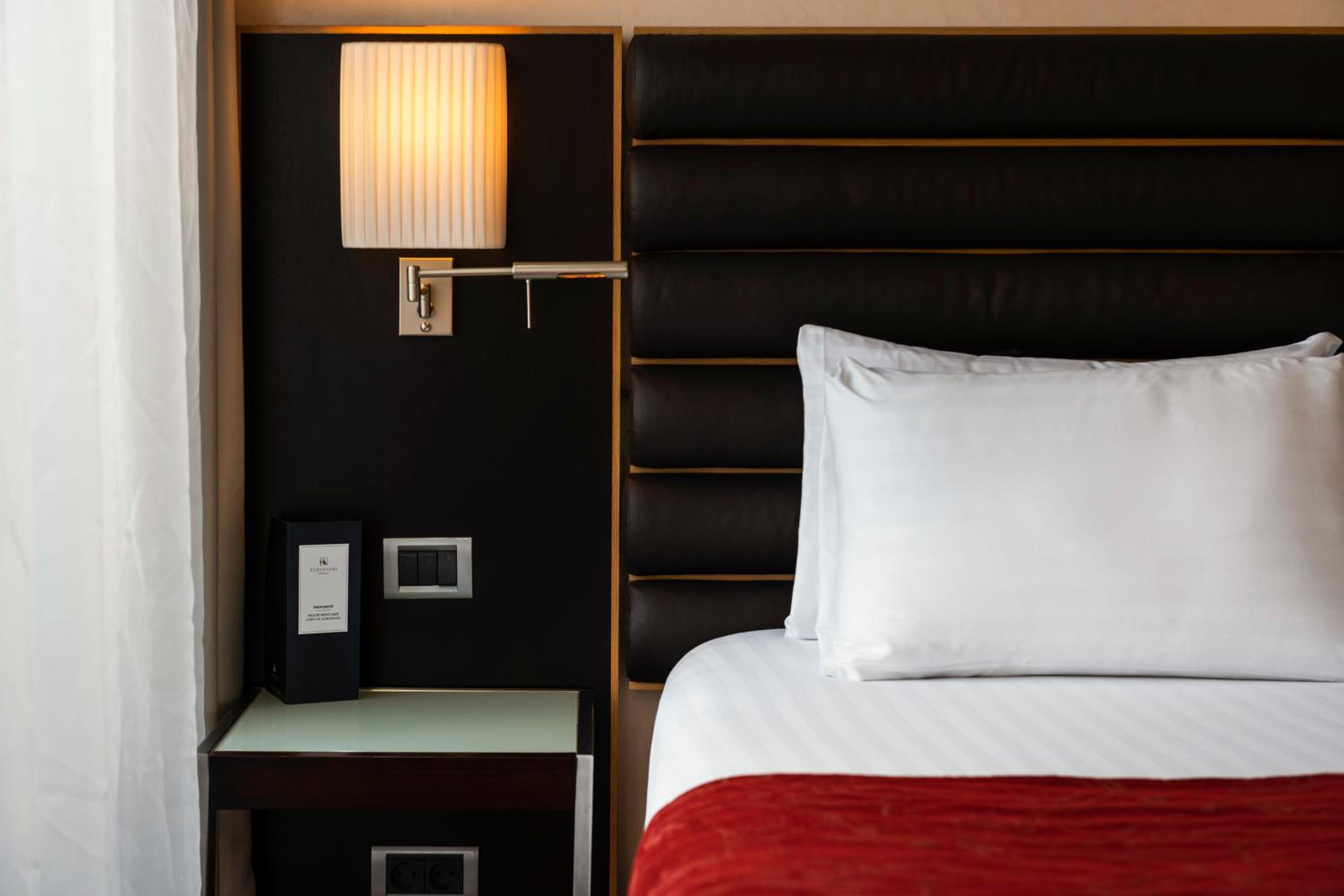 Double or Twin Room - Photo 4