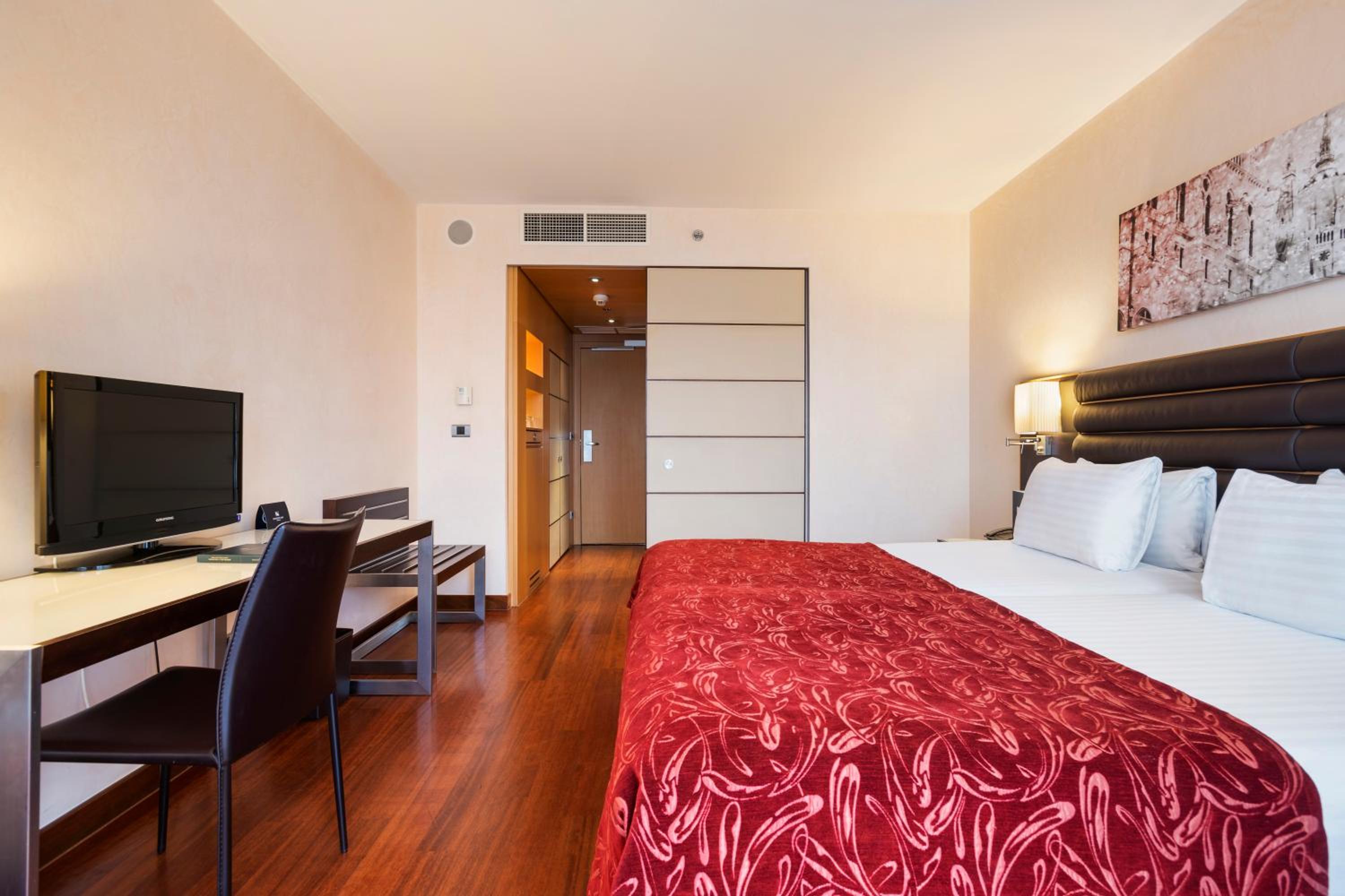 Double or Twin Room - Photo 2
