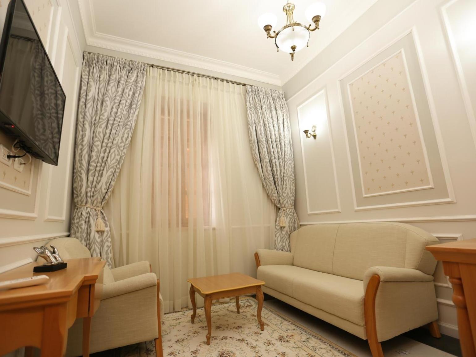 Deluxe Suite photo 2