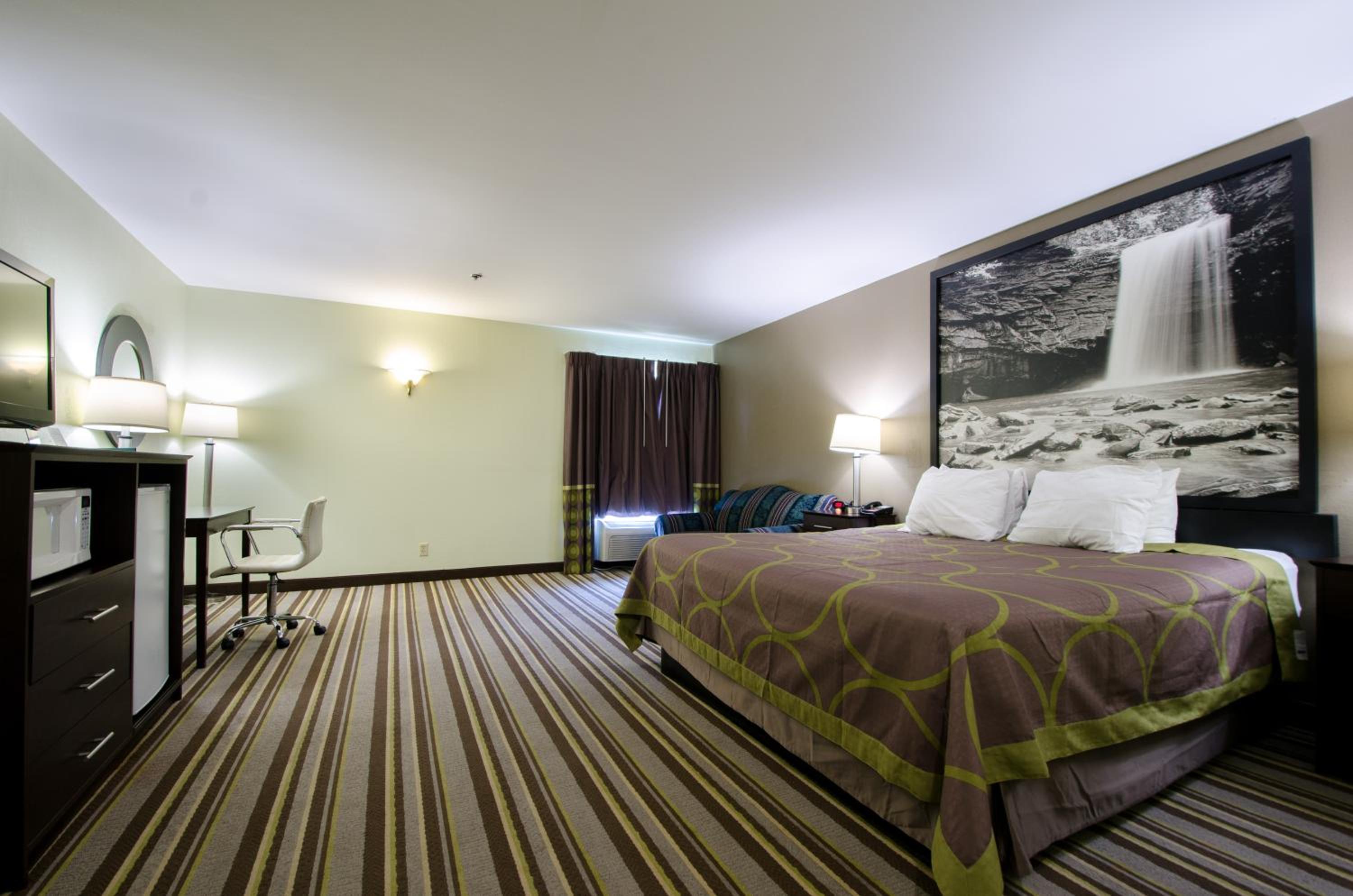 Deluxe King Room - Non-Smoking - Photo 3