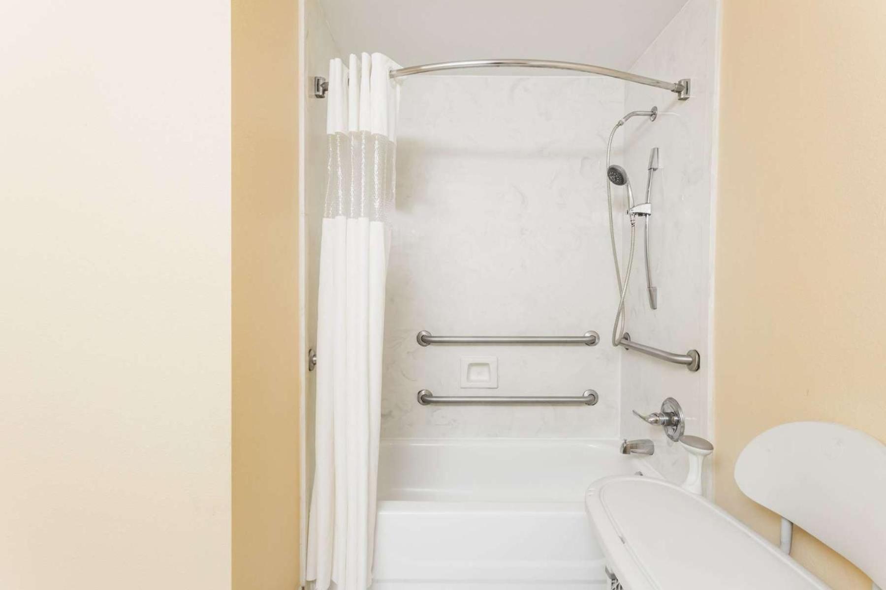 Double Room with Two Double Beds - Mobility Access/Non-Smoking
