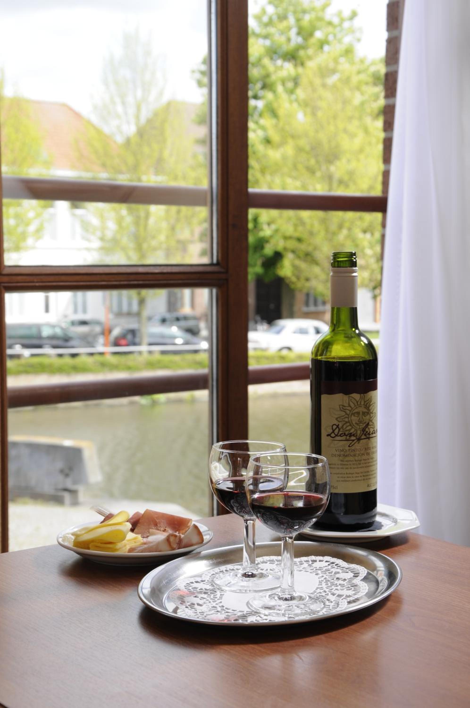 Superior Double or Twin Room with Canal View - Photo 10