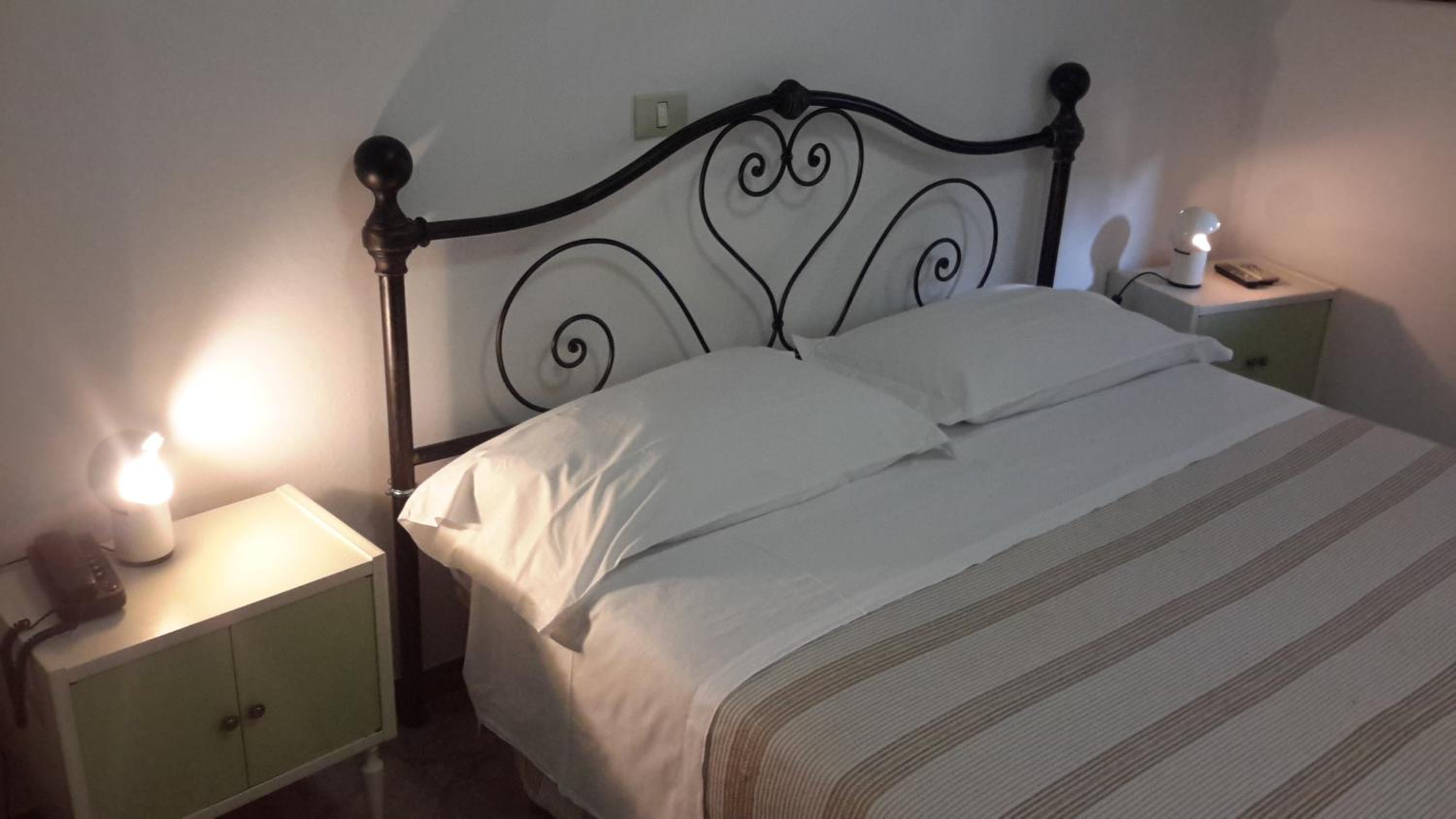 Double Room - Photo 18