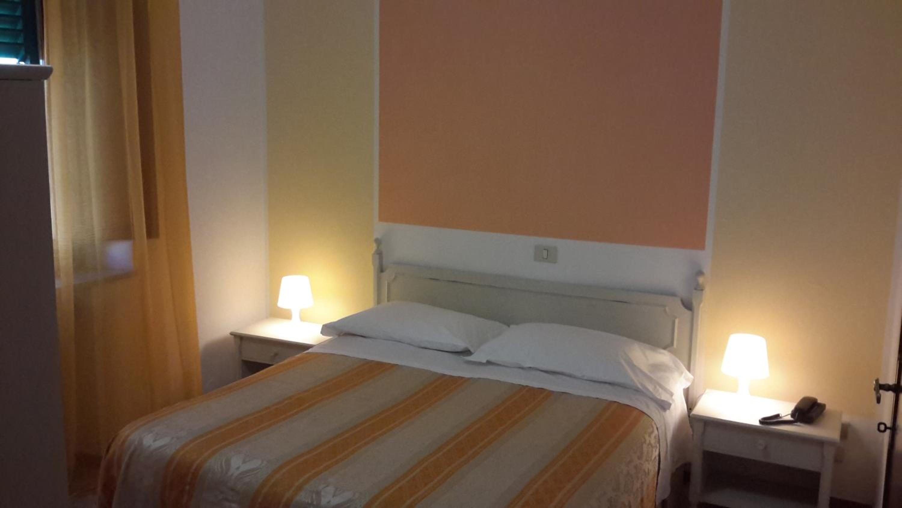 Double Room - Photo 16