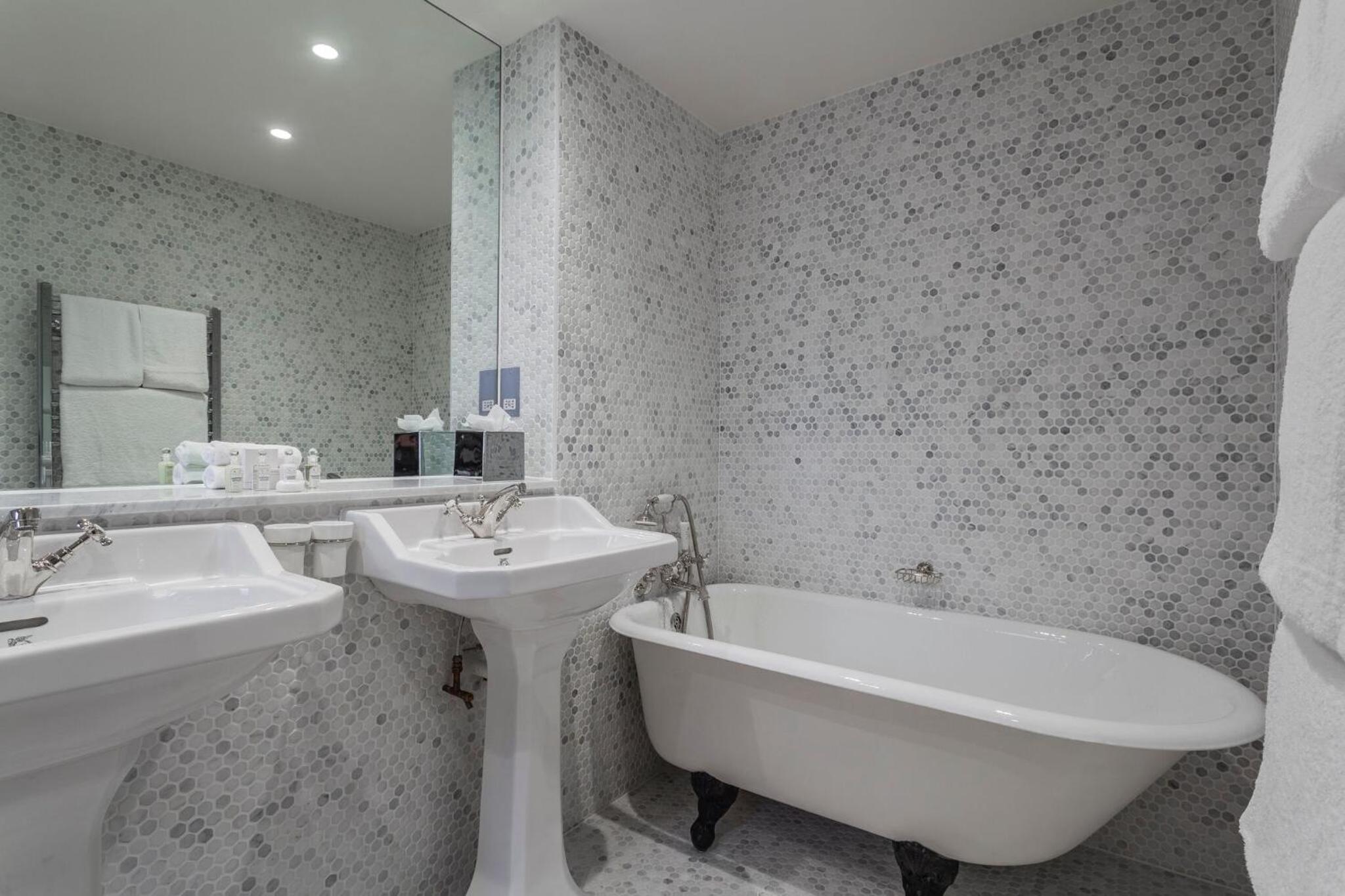 The House Junior Suite - Photo 3