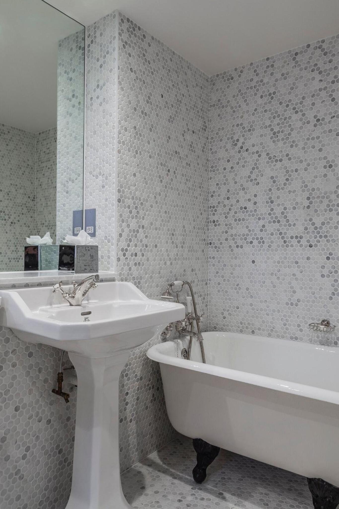 The House Junior Suite - Photo 4