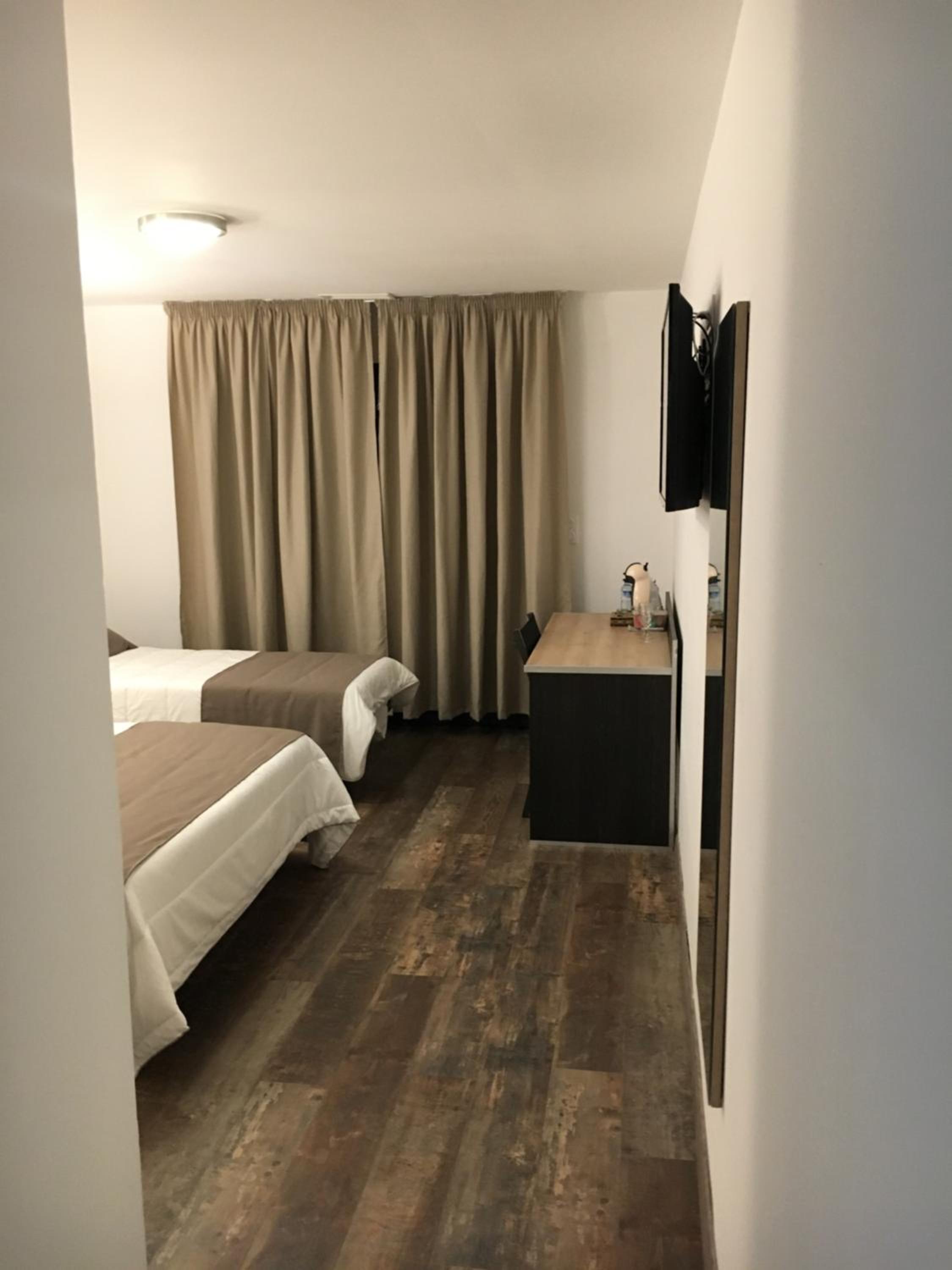 Deluxe Room (2 Adults + 1 Child) - Photo 2