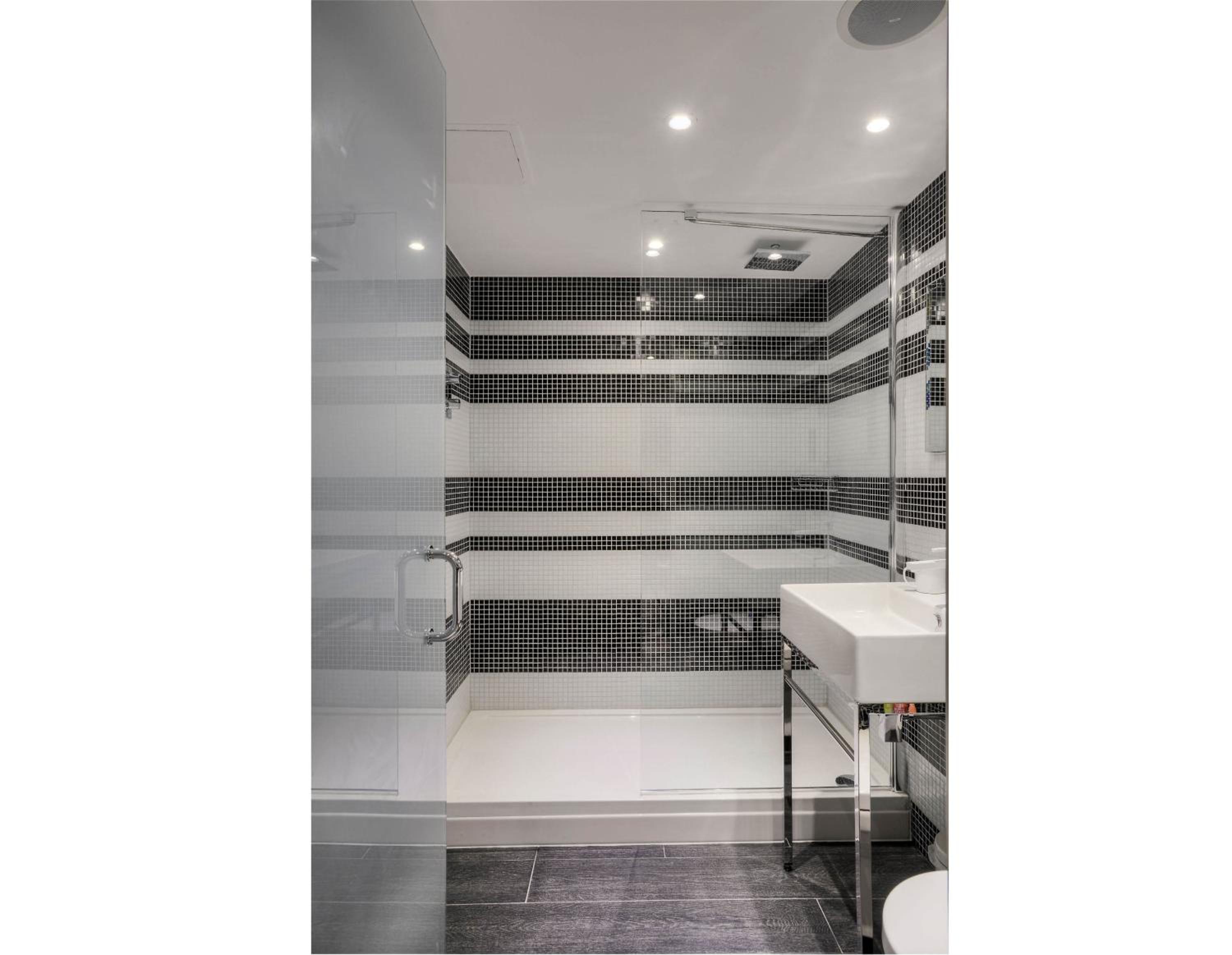 Large Executive Double or Twin Room - Photo 3