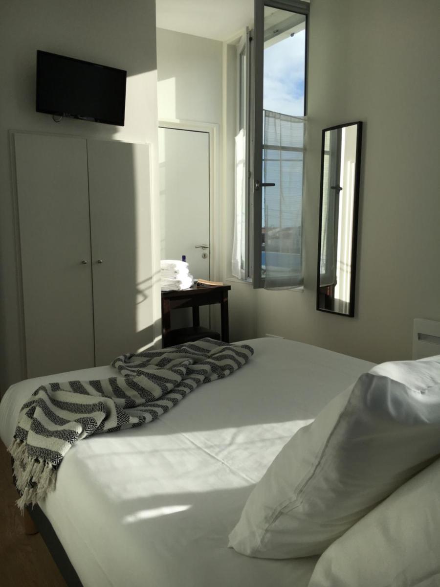 Double Room with Partial Sea View