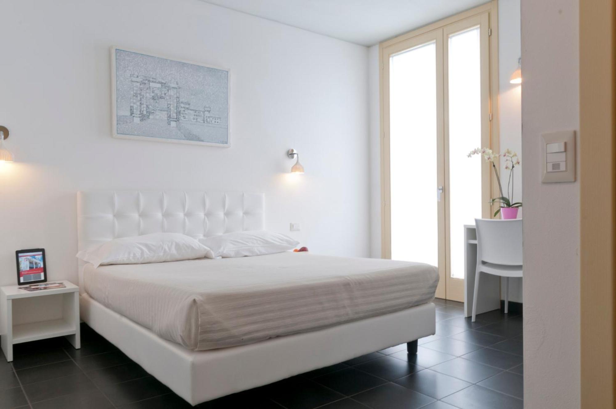 Double Room - Photo 6