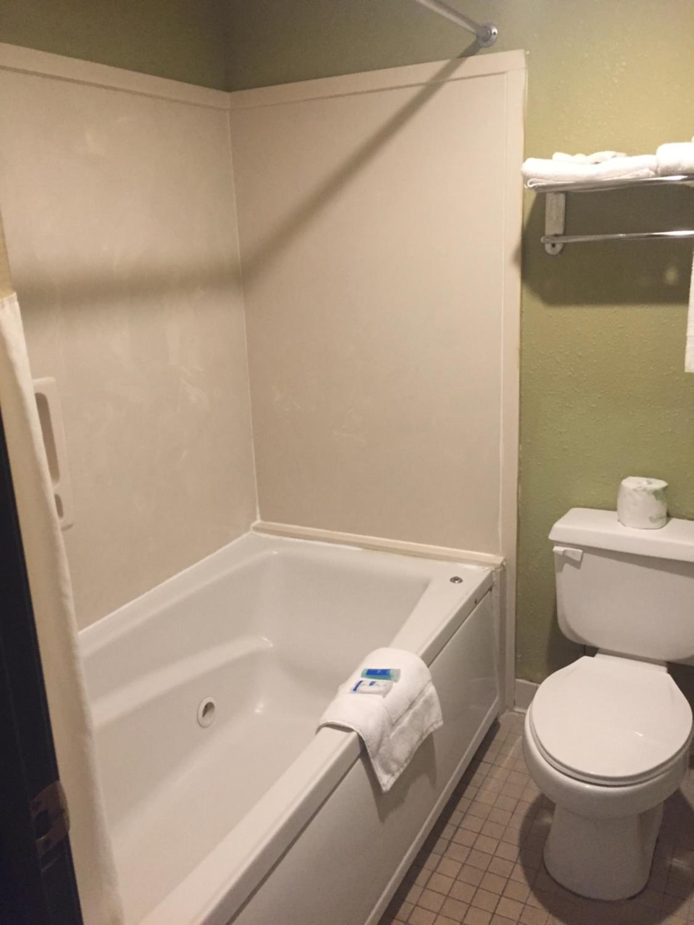 King Suite - Non-Smoking - Photo 8