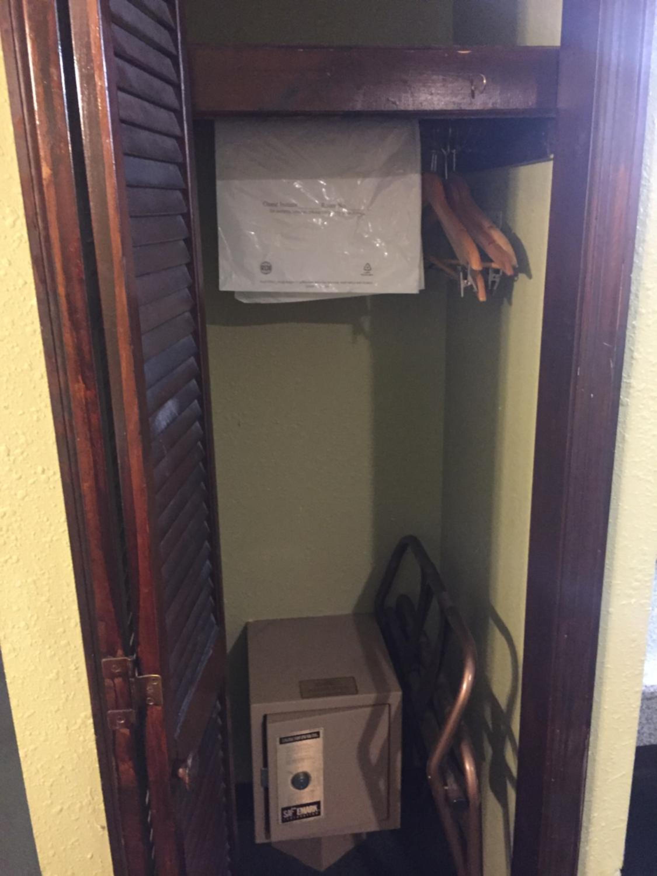 King Suite - Non-Smoking - Photo 1