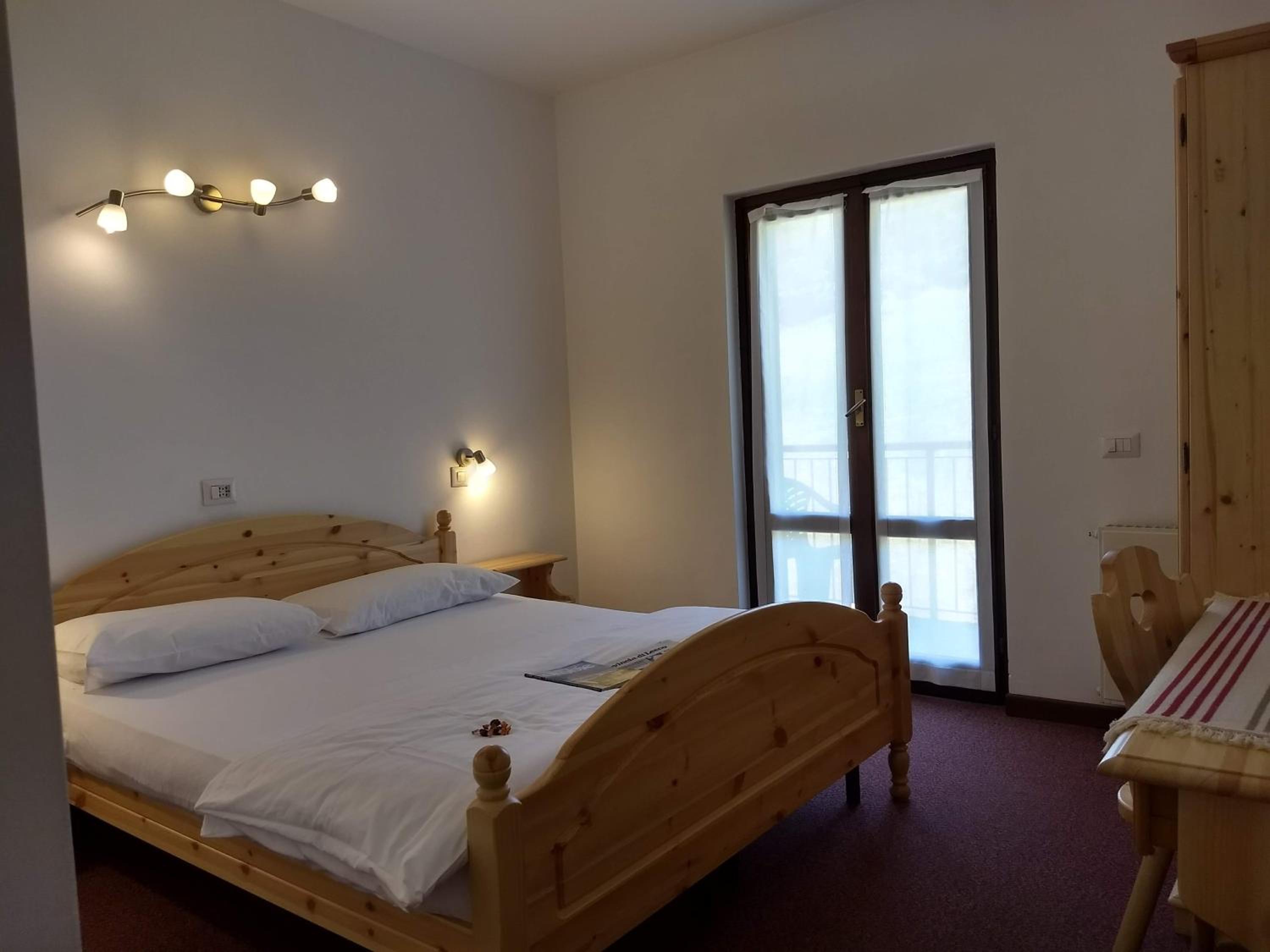 Quadruple Room with Balcony - Photo 2