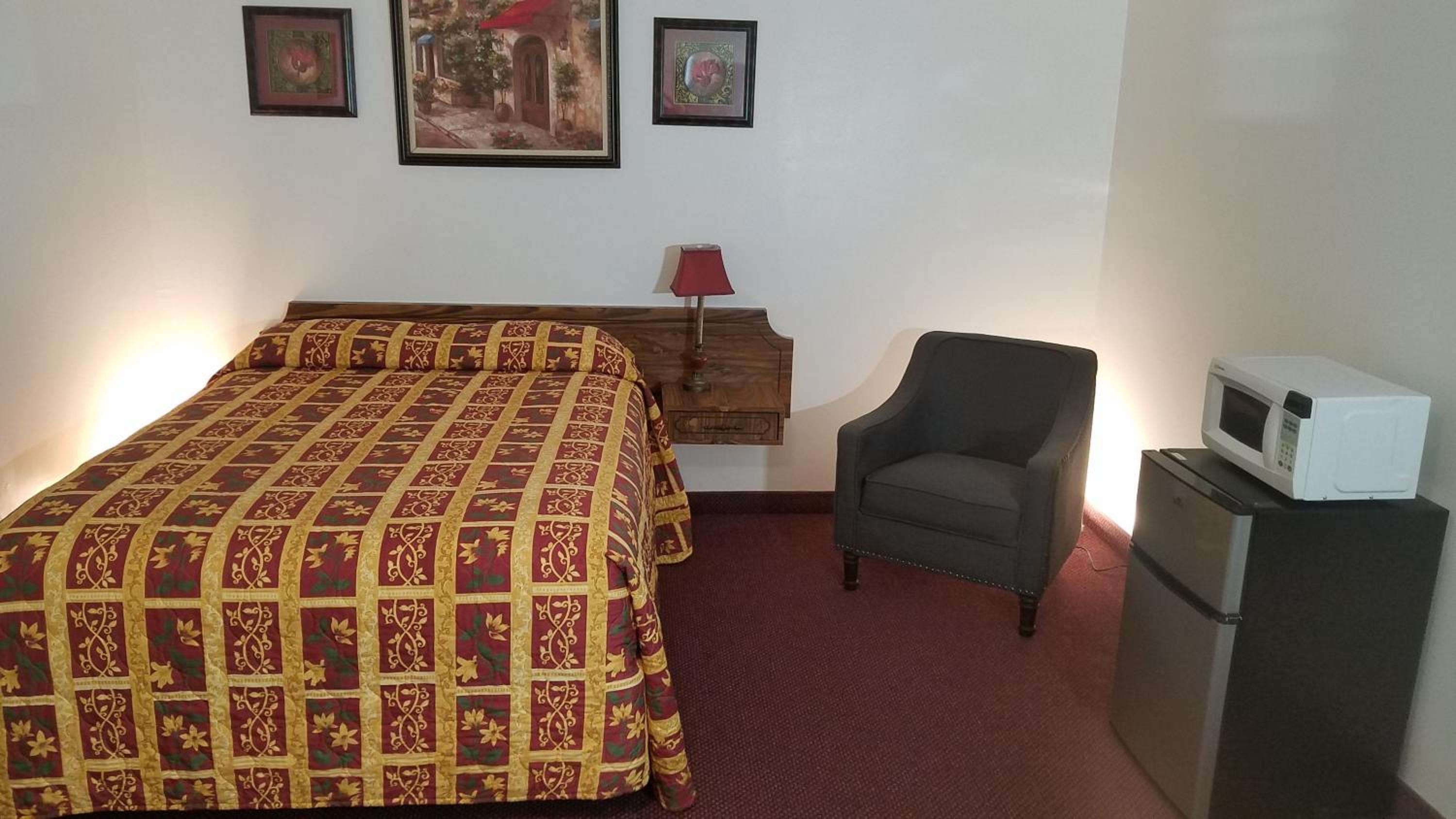 Queen Room - Non-Smoking photo 1