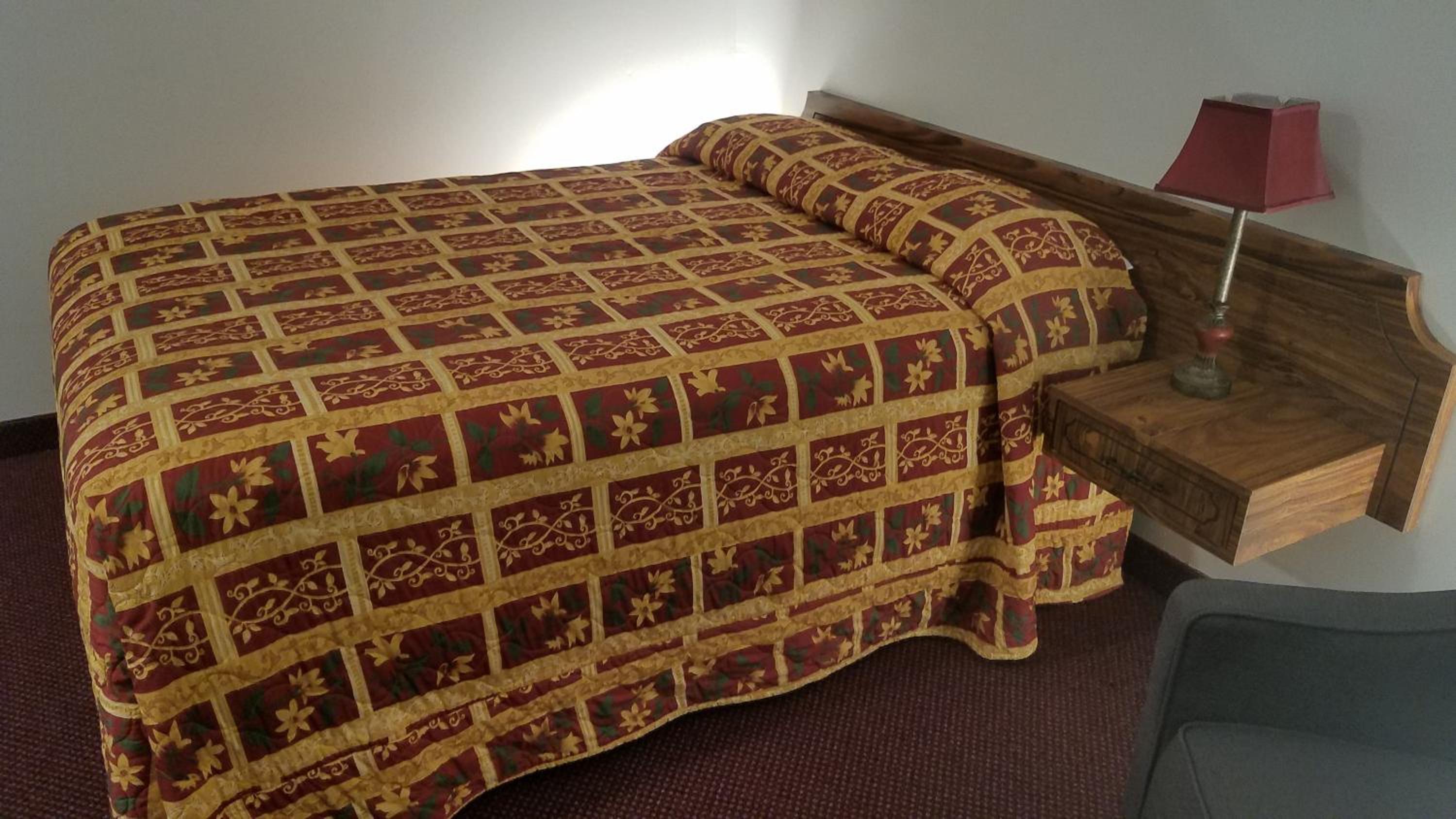 Queen Room - Non-Smoking photo 3