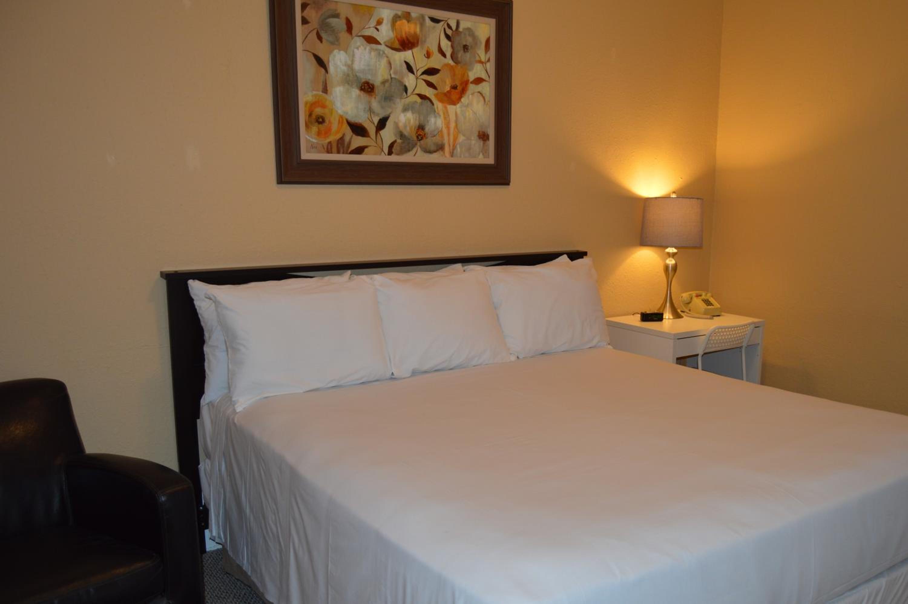 Deluxe King Room - Photo 1