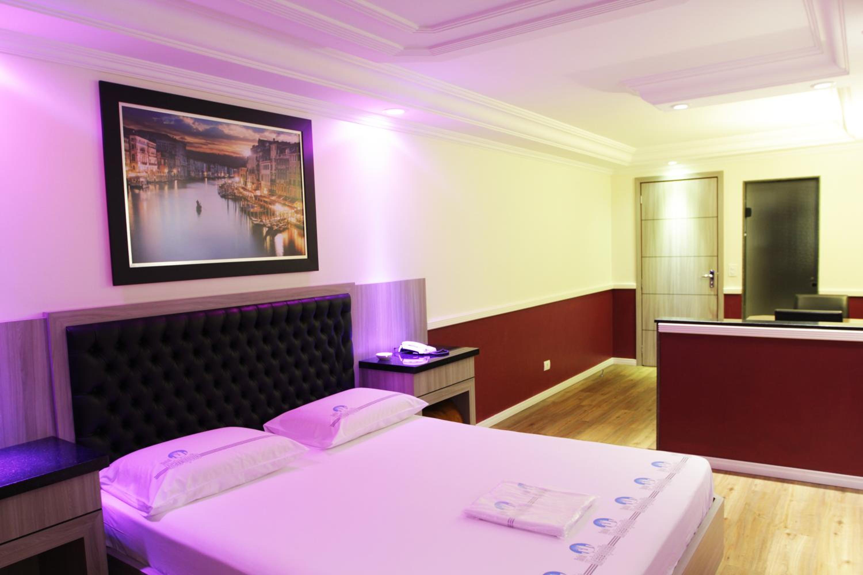 One-Bedroom Suite - Photo 1
