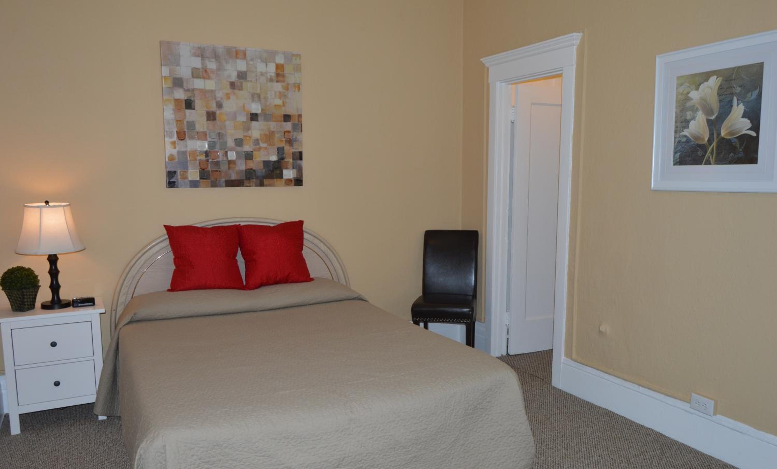 Deluxe Queen Room - Photo 3
