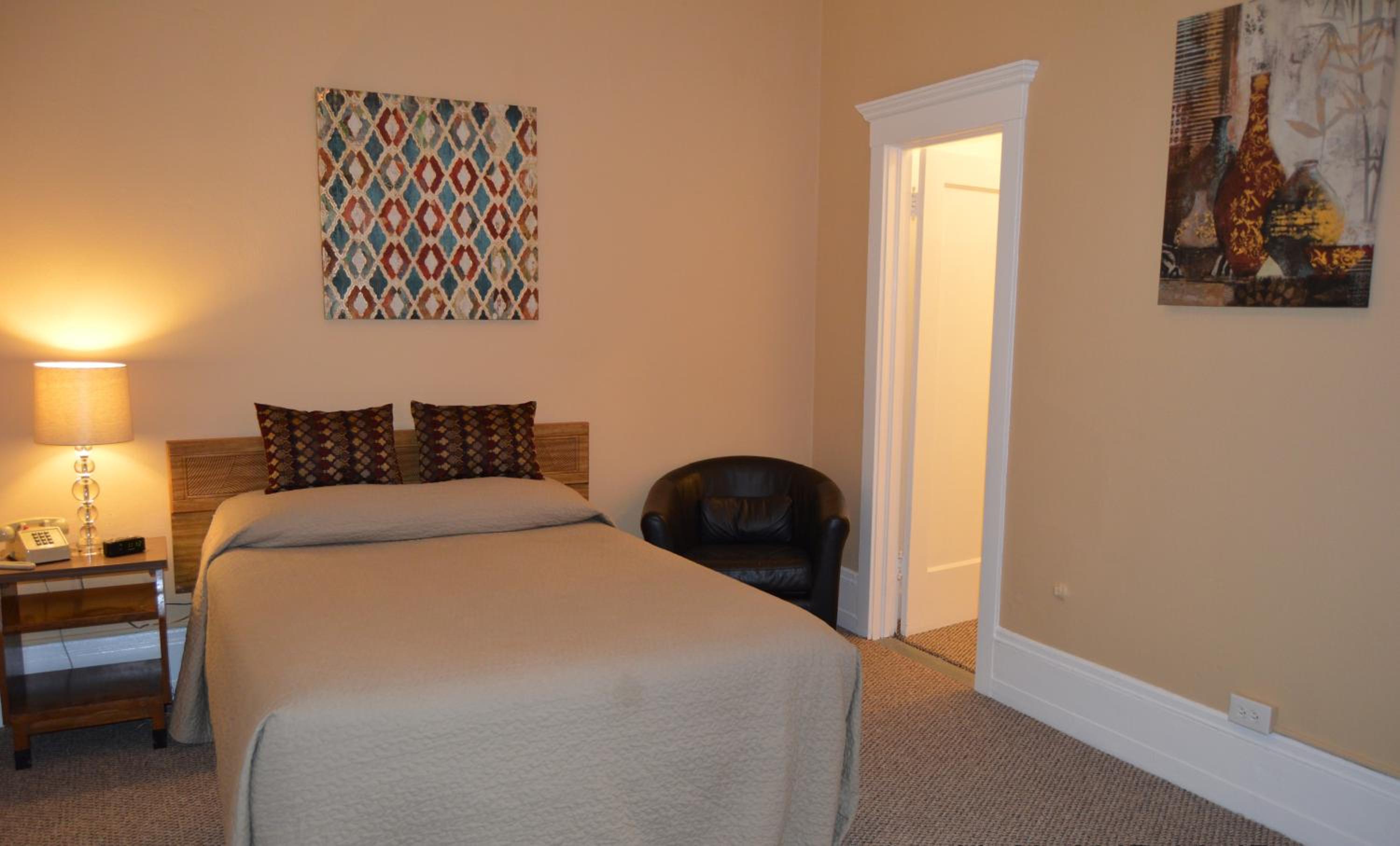 Deluxe Queen Room - Photo 1