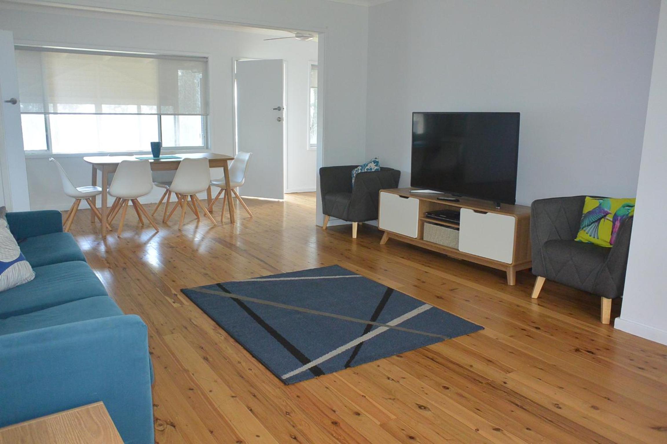 Family Room with Lake View photo 1