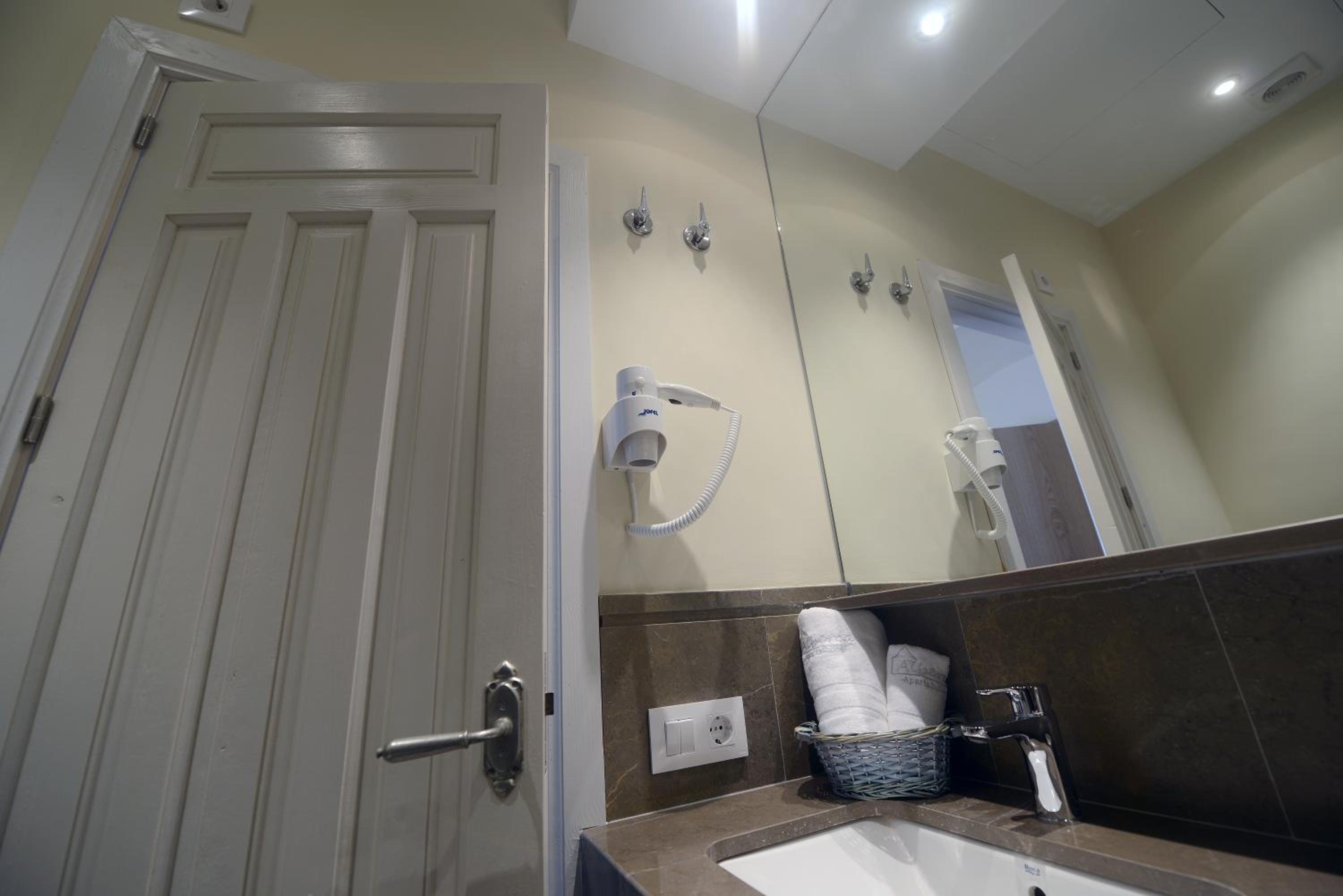 Superior One-Bedroom Apartment (2 Adults) photo 3