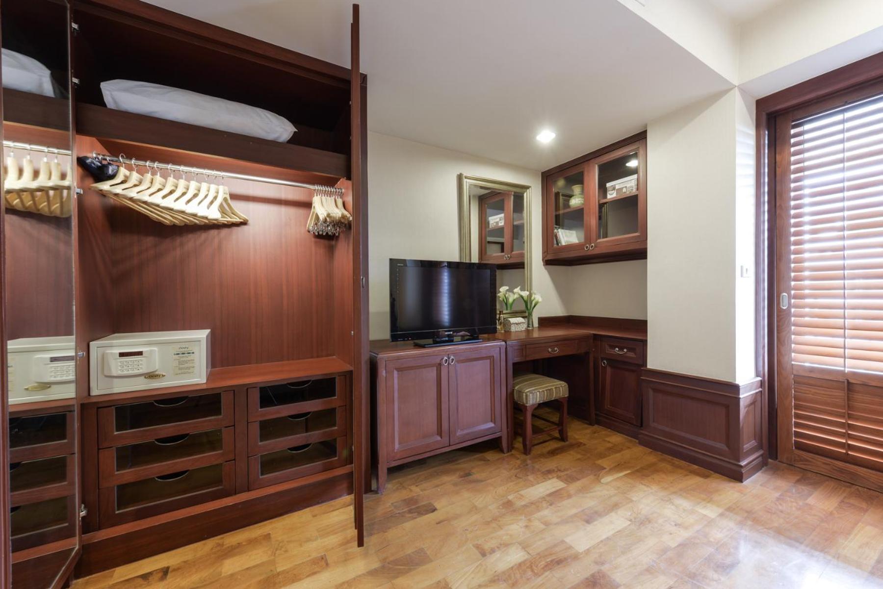Two-Bedroom Grand Suite 4 people photo 1