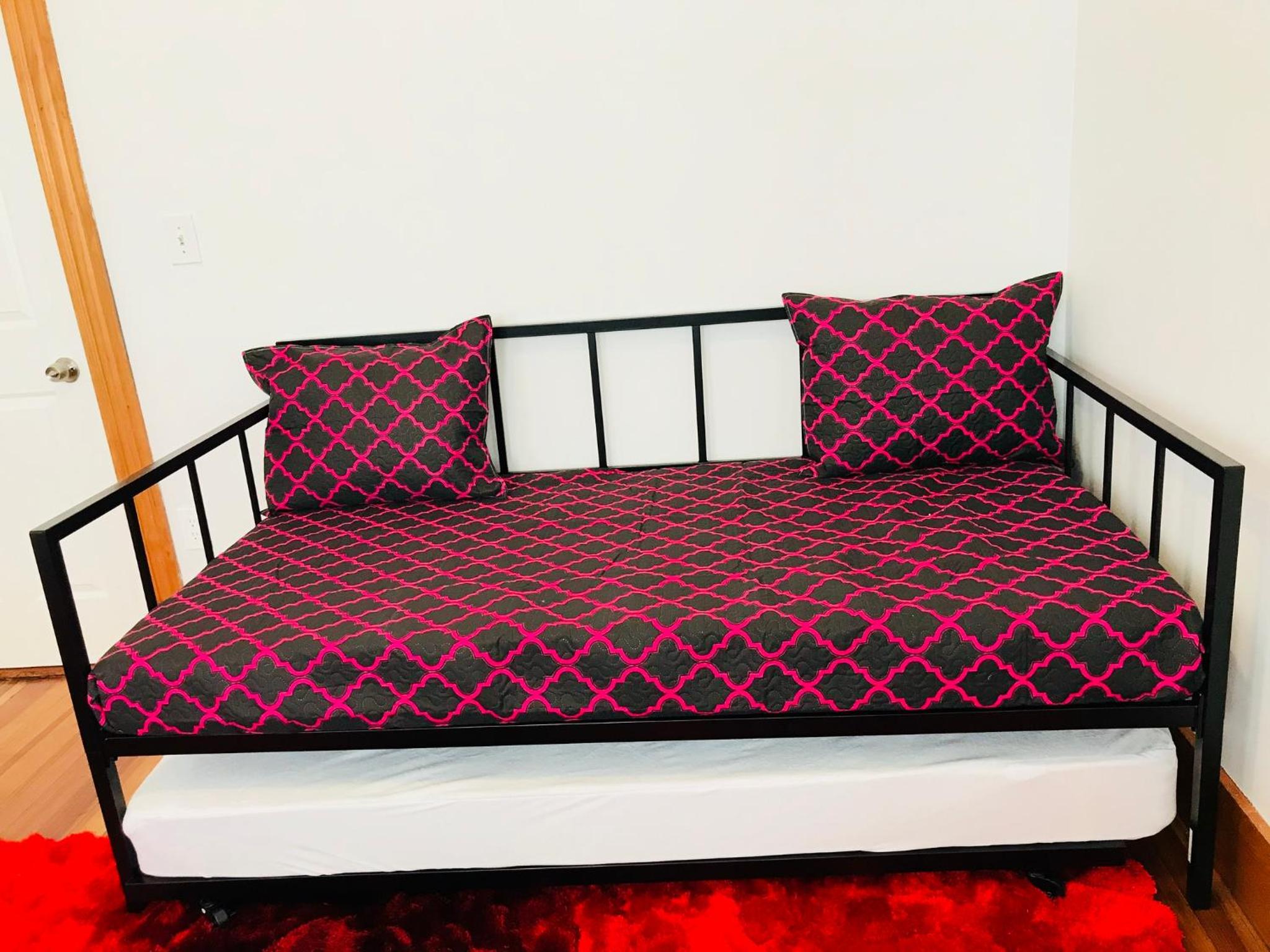 Six-Bedroom House photo 2