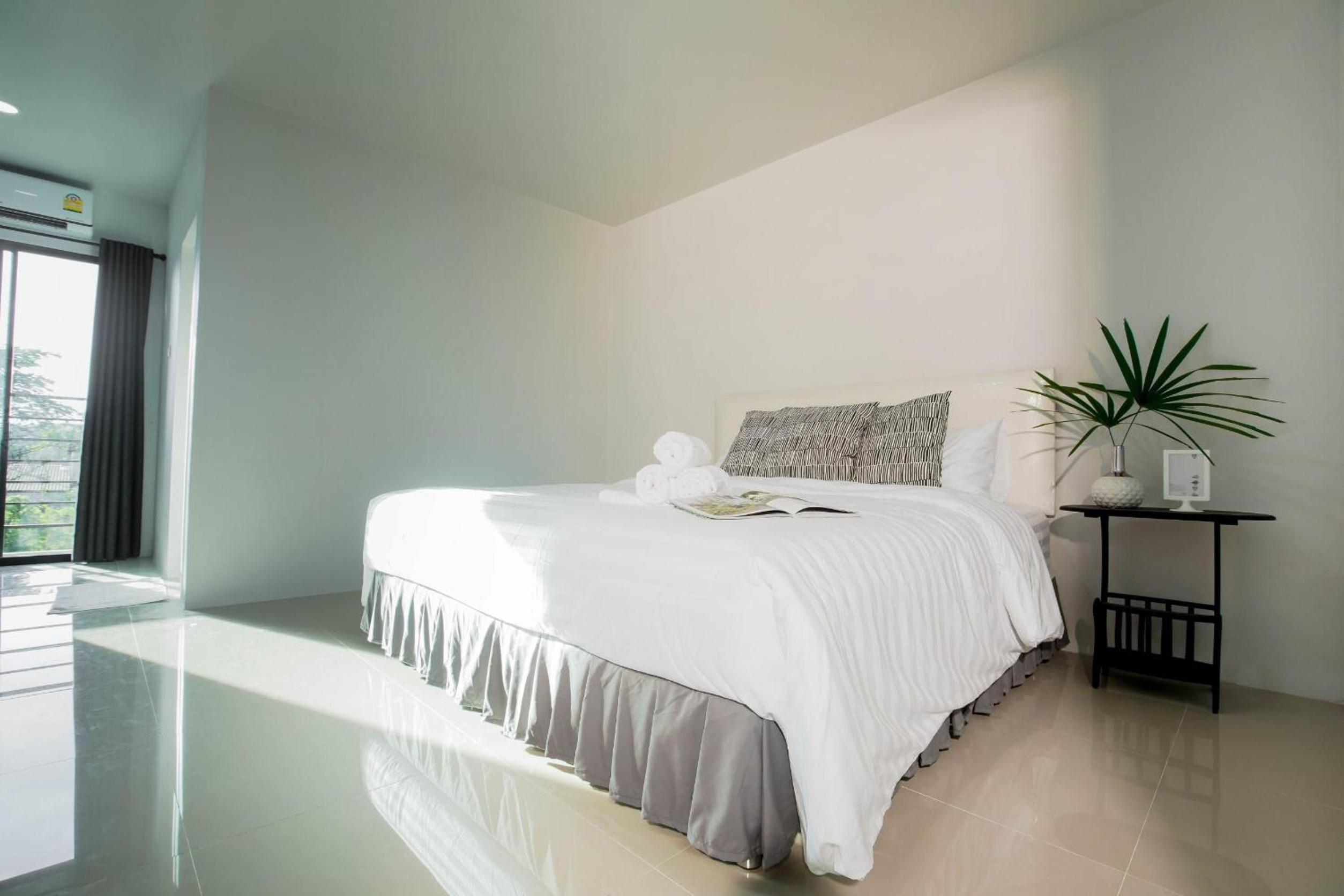 Double Room with Balcony - Photo 12