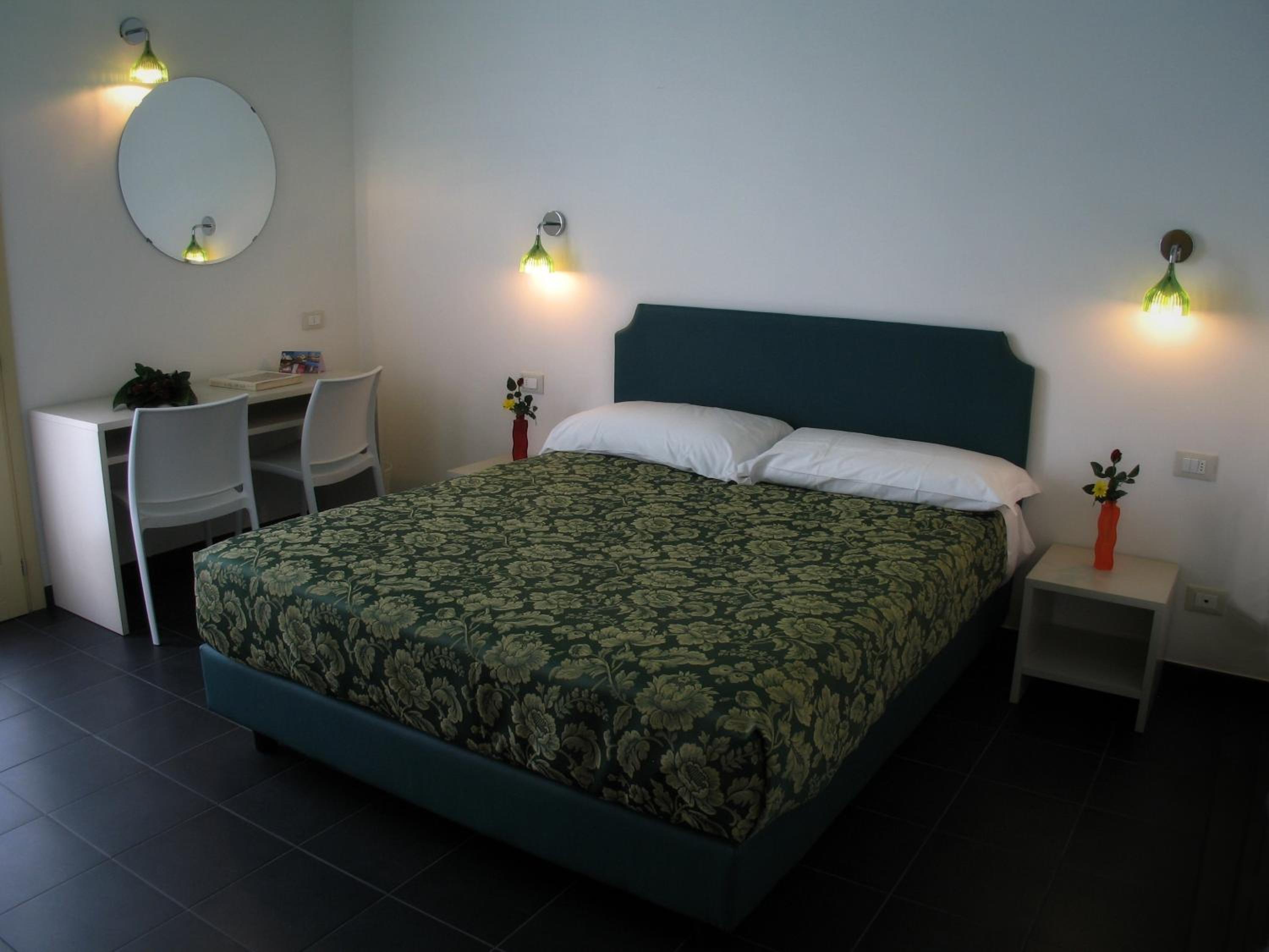 Double Room - Photo 9