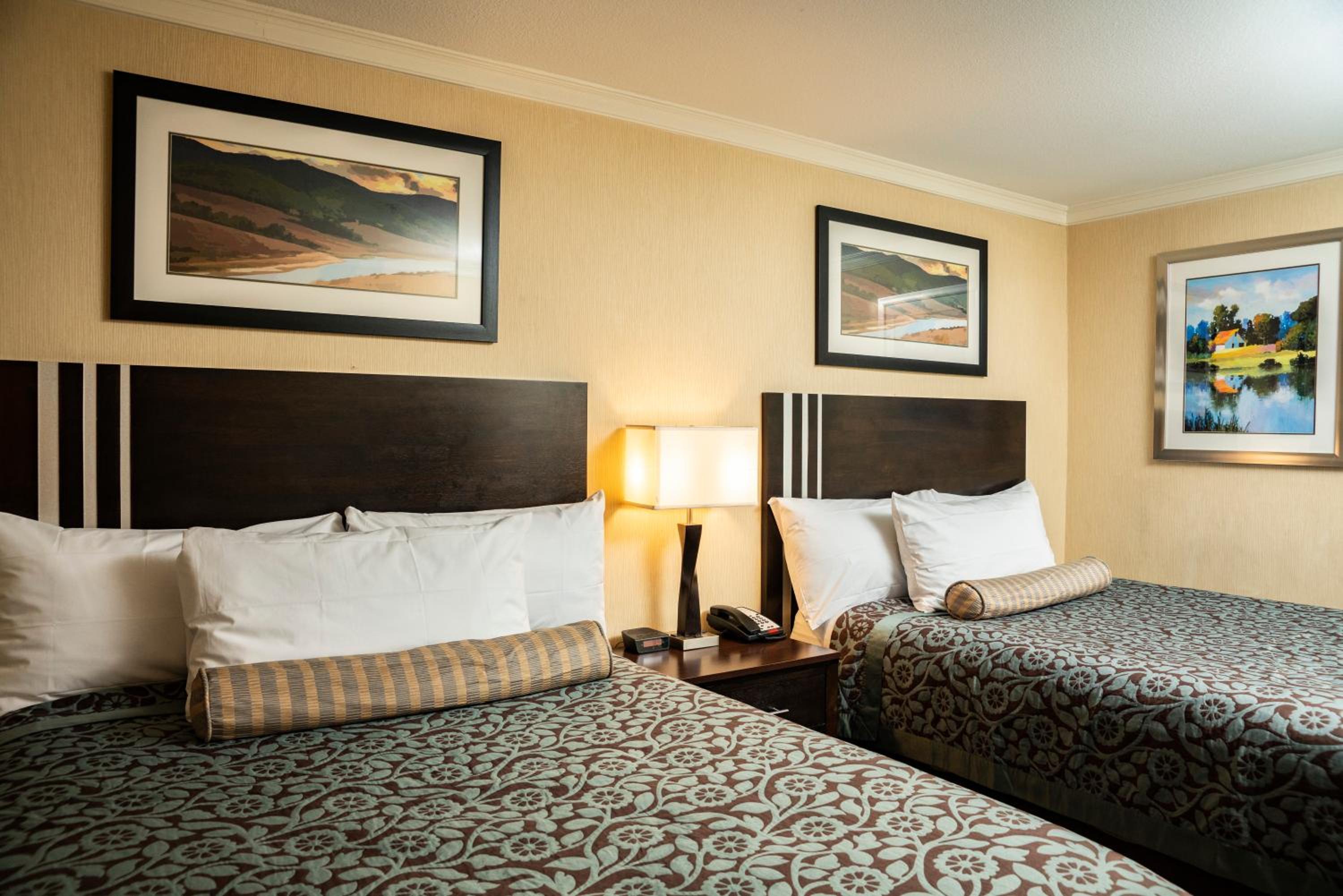 Queen Room with Two Queen Beds - Non-Smoking - Photo 1