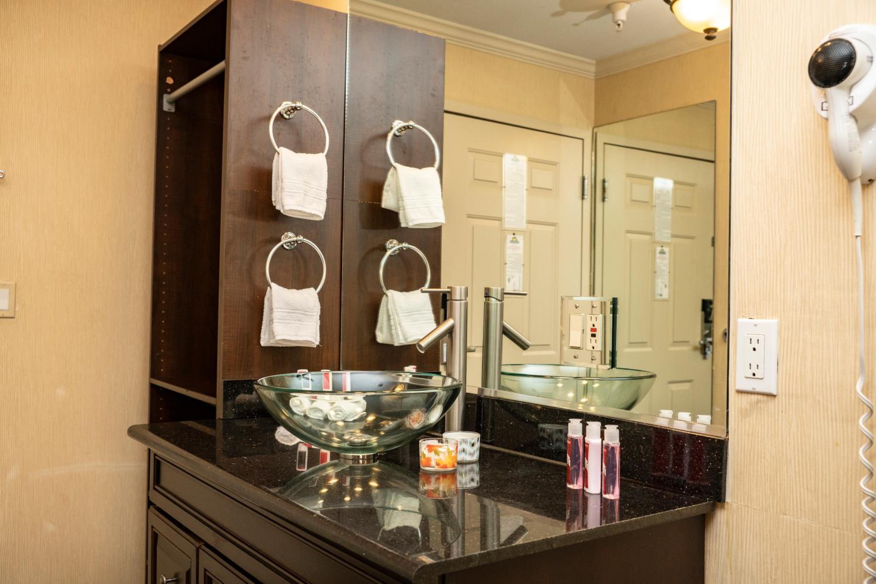 King Room - Non-Smoking - Photo 5