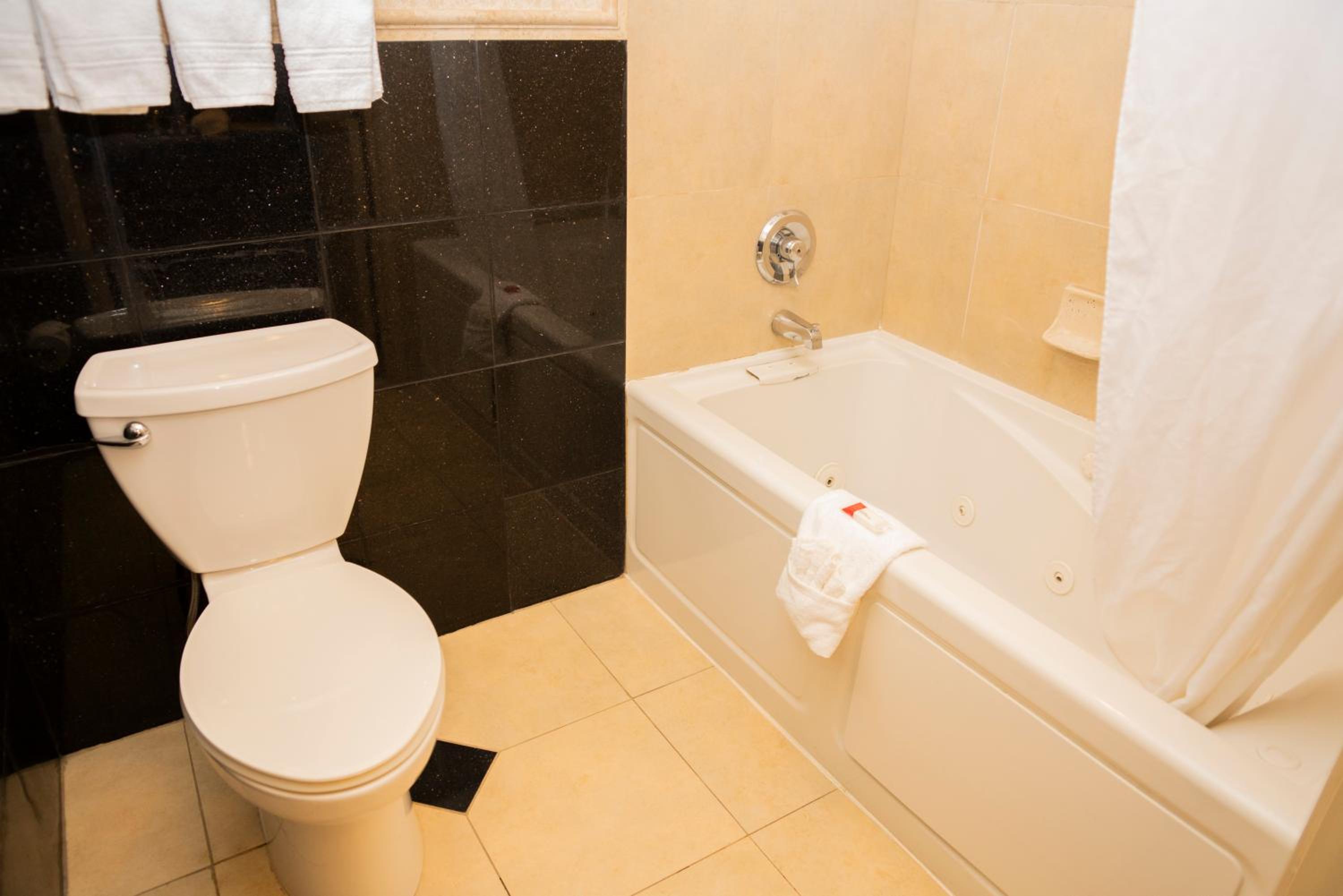 King Room - Non-Smoking - Photo 4