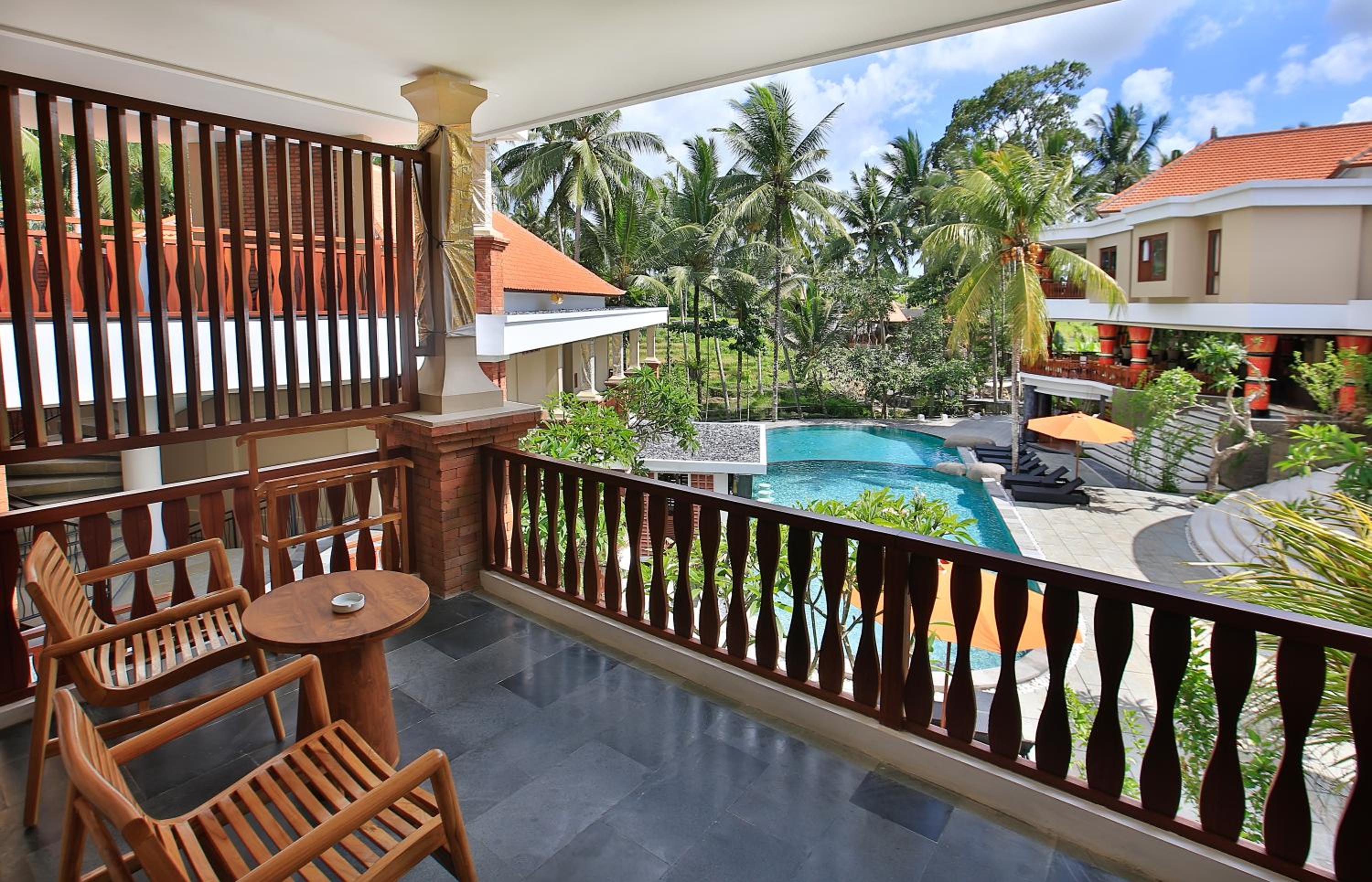 Junior Suite Pool View Room with Free Daily Afternoon Tea - Photo 3