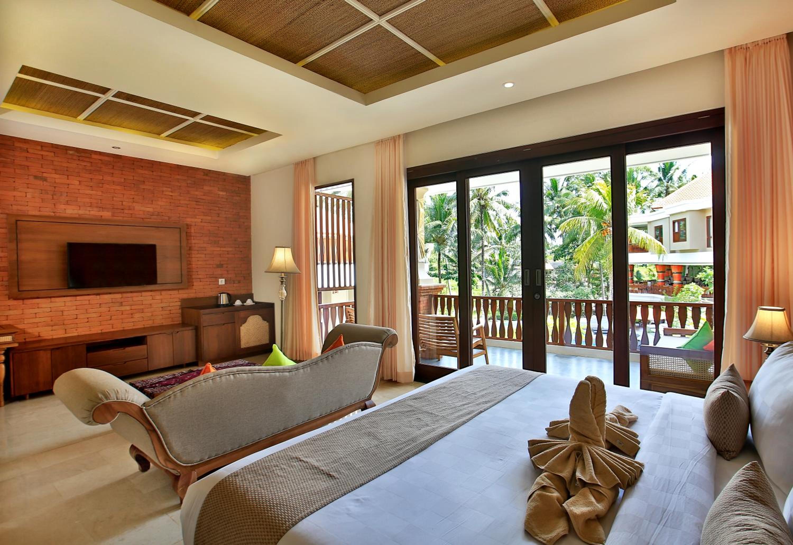 Junior Suite Pool View Room with Free Daily Afternoon Tea - Photo 1