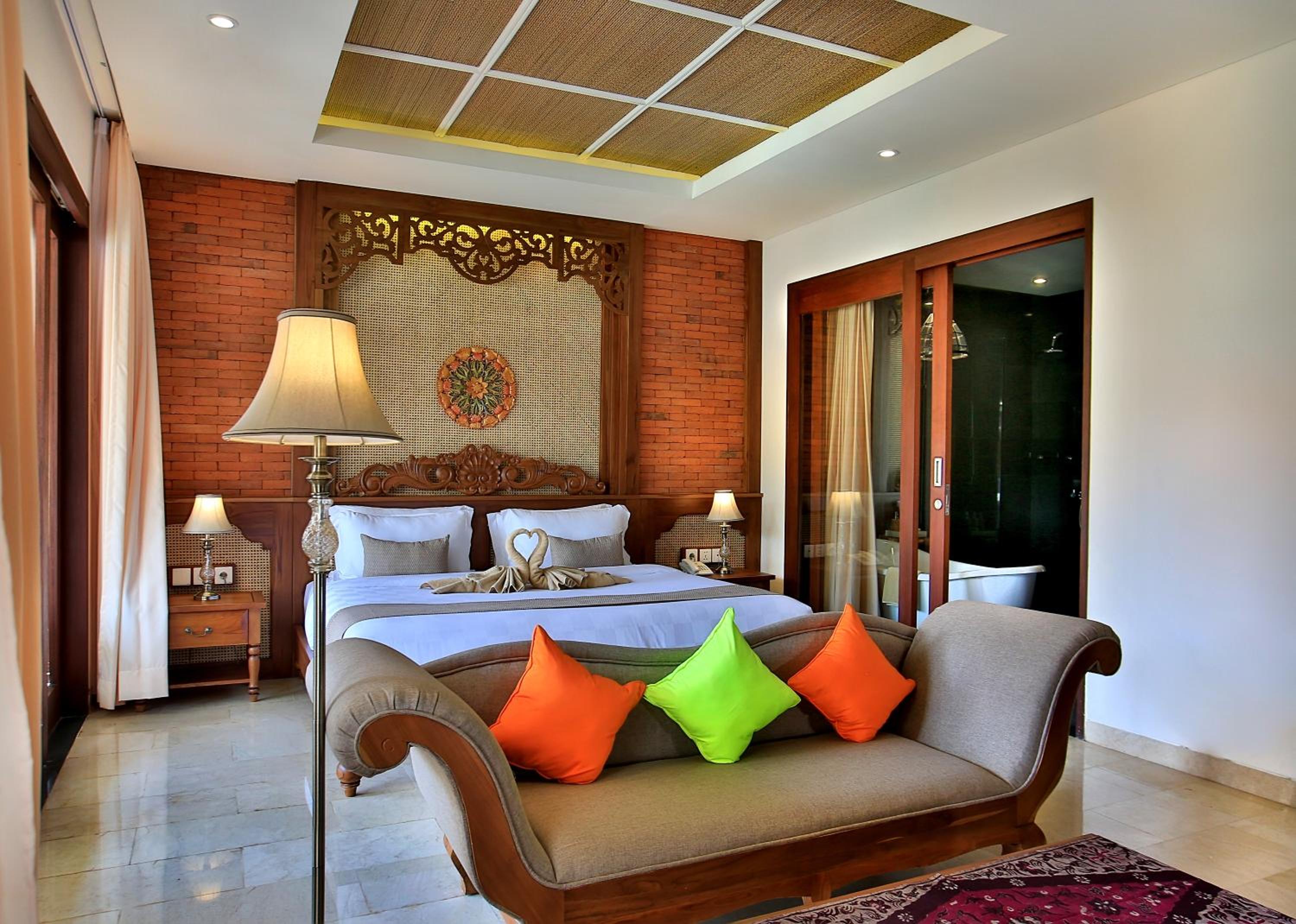 Junior Suite Pool View Room with Free Daily Afternoon Tea - Photo 7
