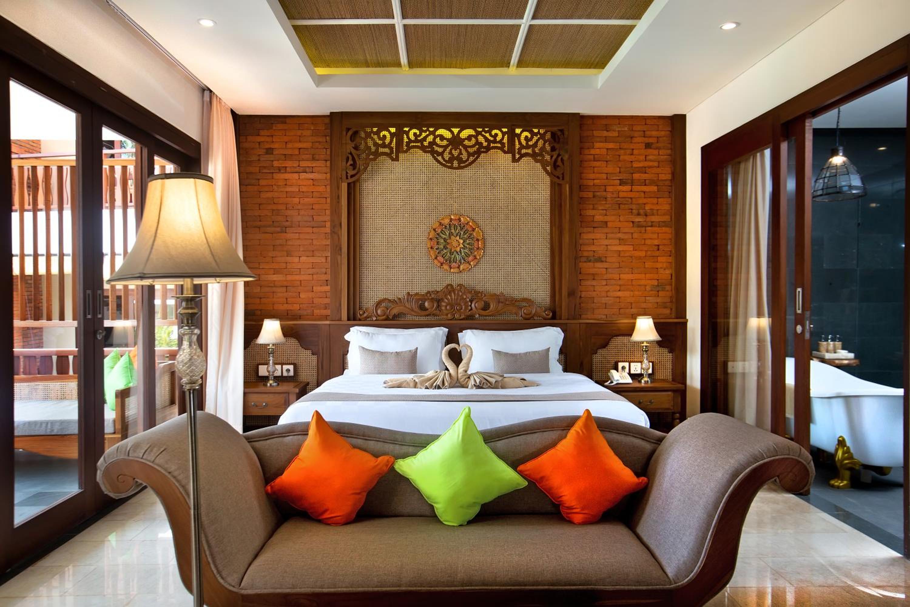 Junior Suite Pool View Room with Free Daily Afternoon Tea - Photo 6