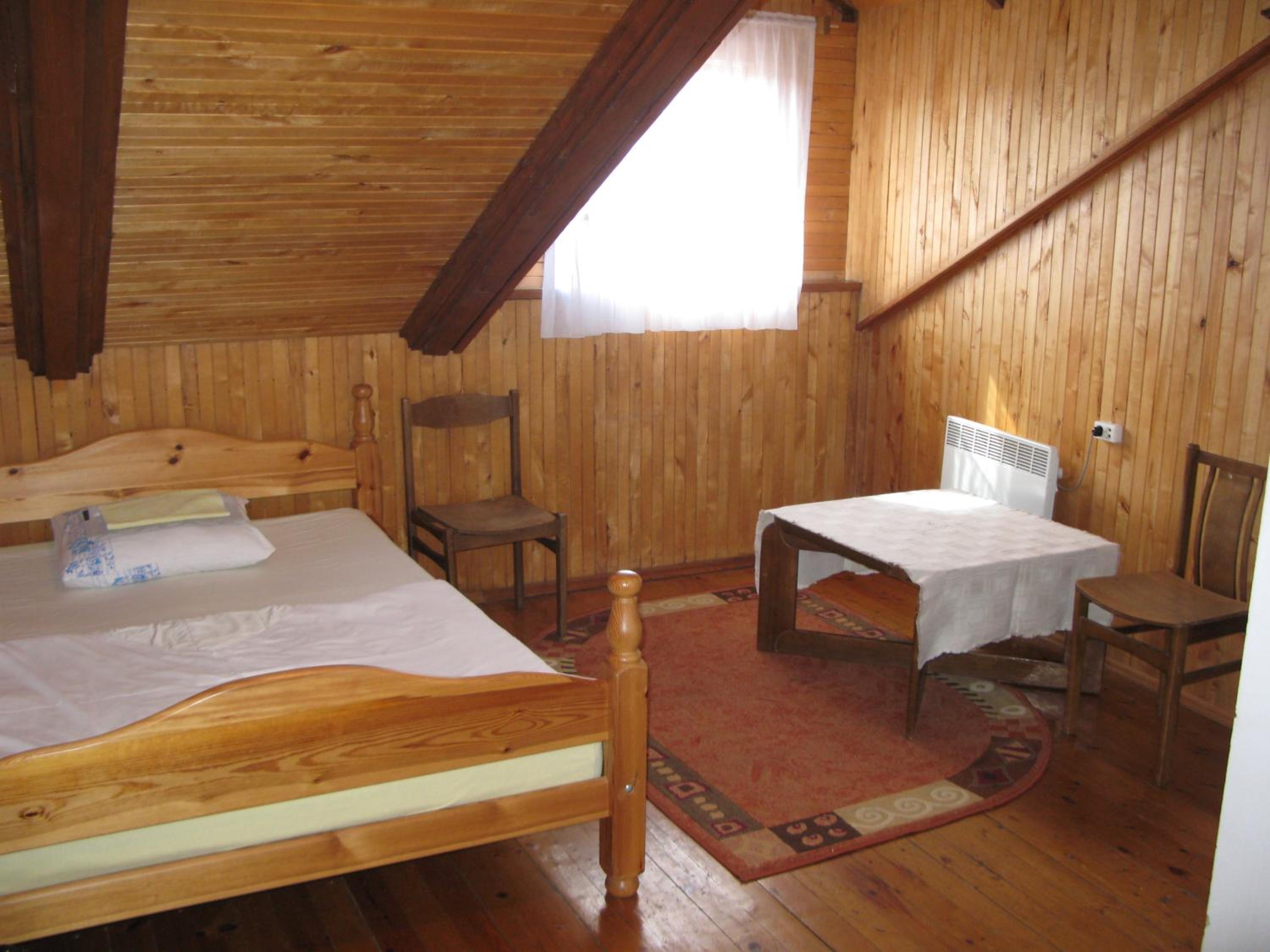 Quadruple Room with Shared Bathroom photo 2